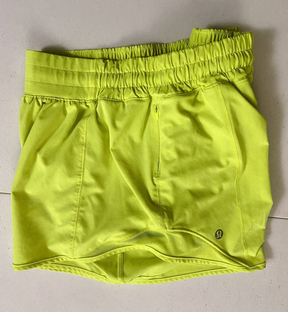 Lululemon Hotty Hot High-Rise Short 4" Lined Highlight Yellow 10 VGC Size 32" / US 10 / IT 46 - 4 Thumbnail
