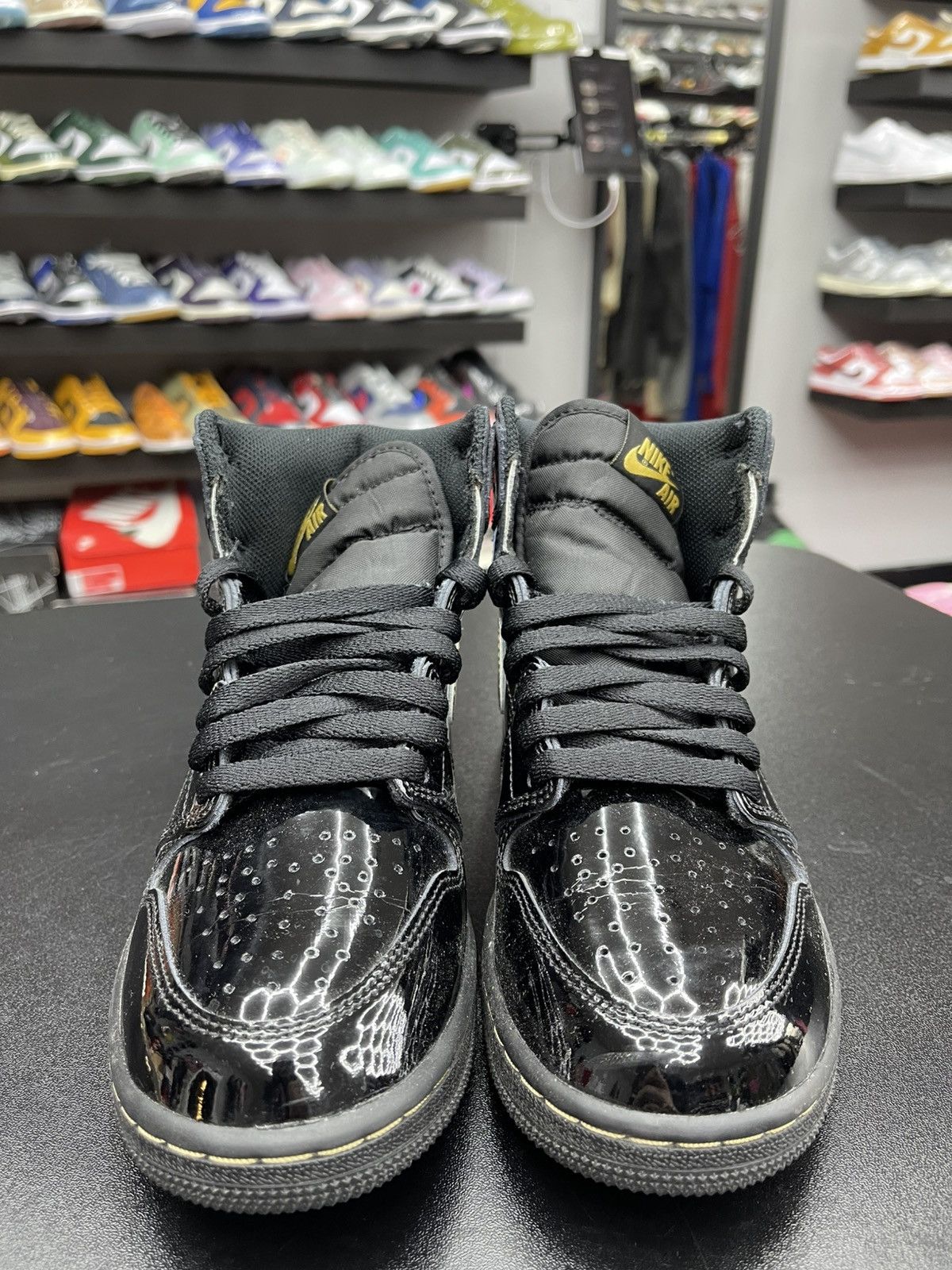 Jordan Brand Size 5y - Jordan 1 Metallic Gold “2020” Very Clean OG All Size US 5 / EU 37 - 2 Thumbnail