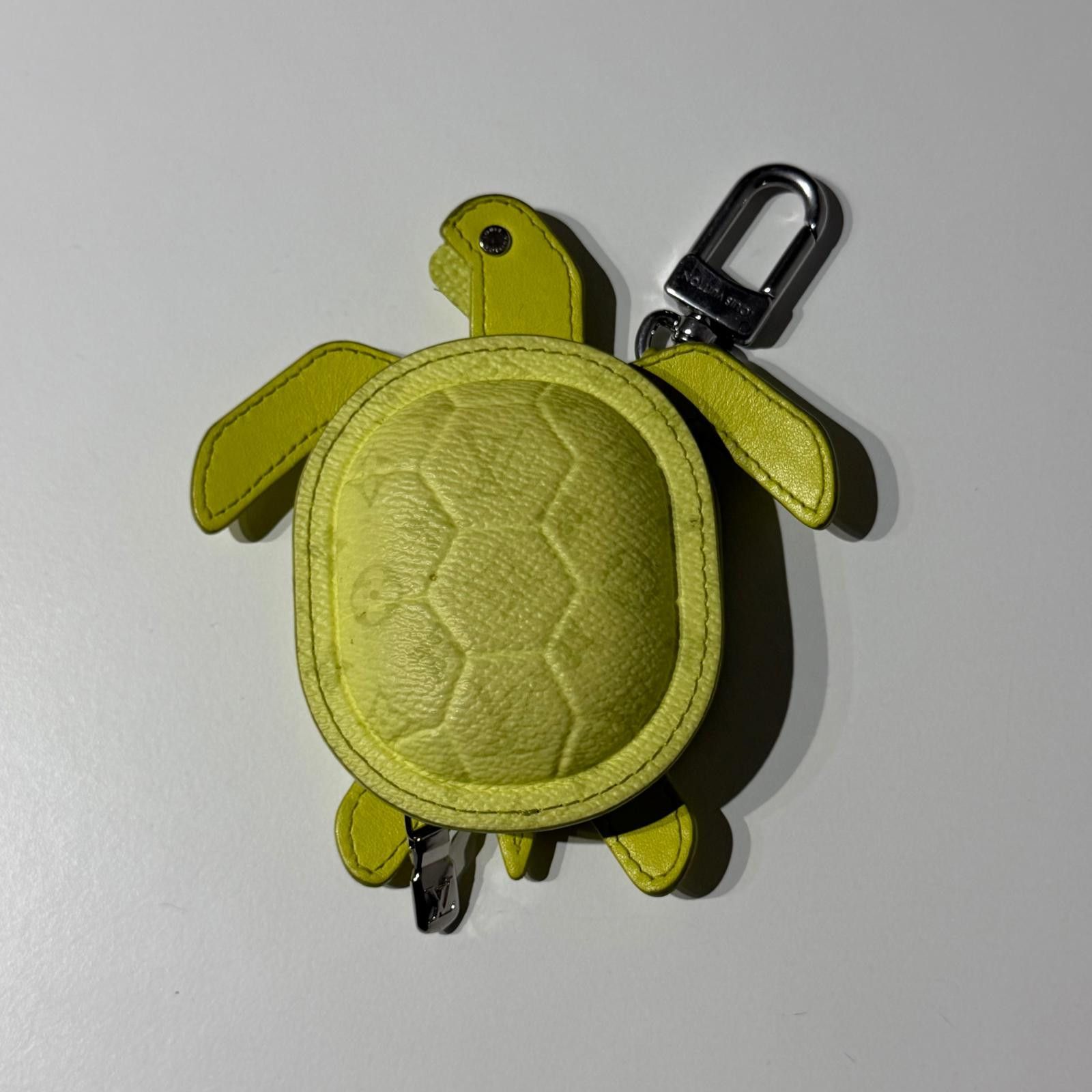 Louis Vuitton Louis Vuitton Leather Turtle Bag Charm Size ONE SIZE - 1 Thumbnail