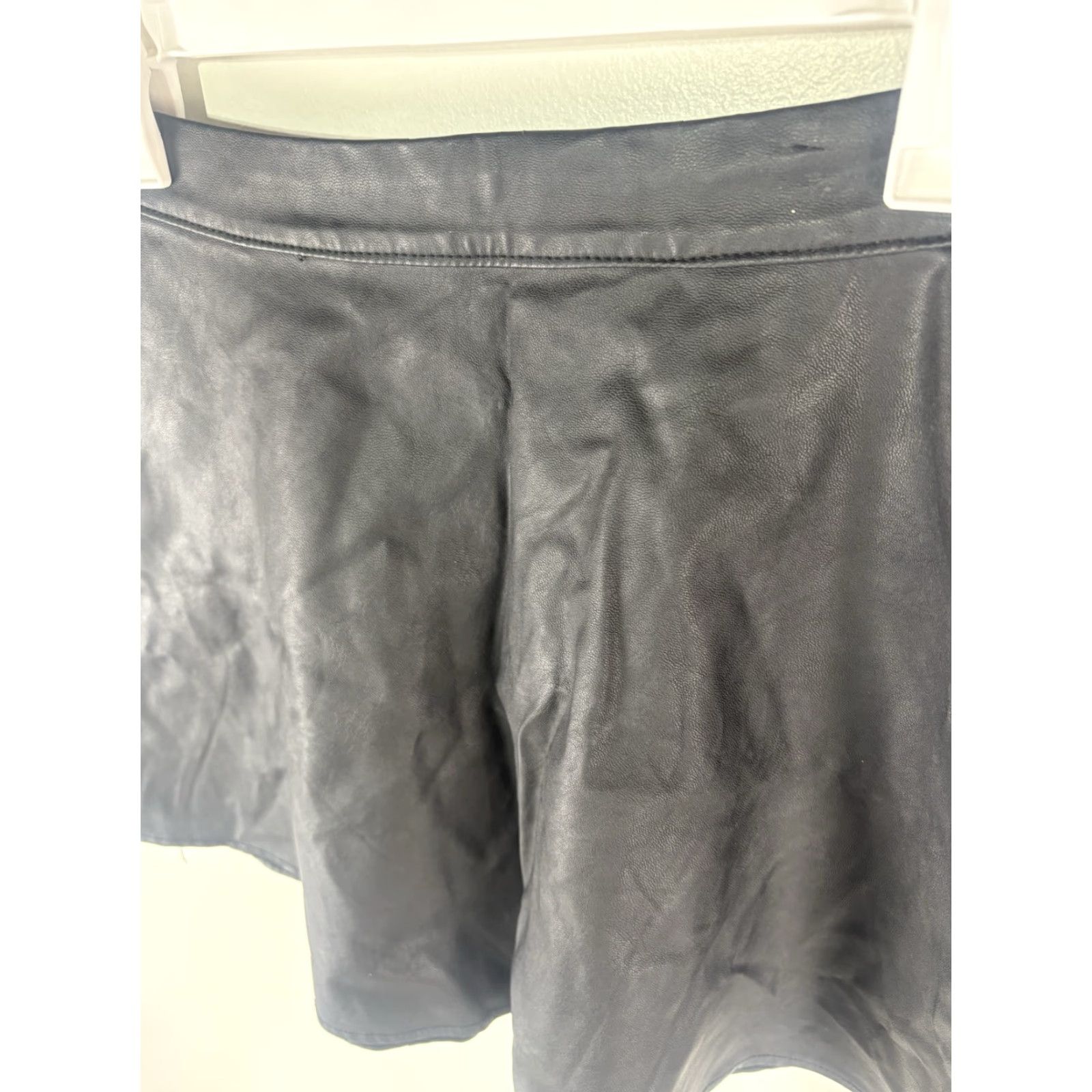 Abercrombie & Fitch Abercrombie & Fitch Black Faux Leather A-Line Mini Skirt Womens Size S Size 28" / US 6 / IT 42 - 2 Thumbnail