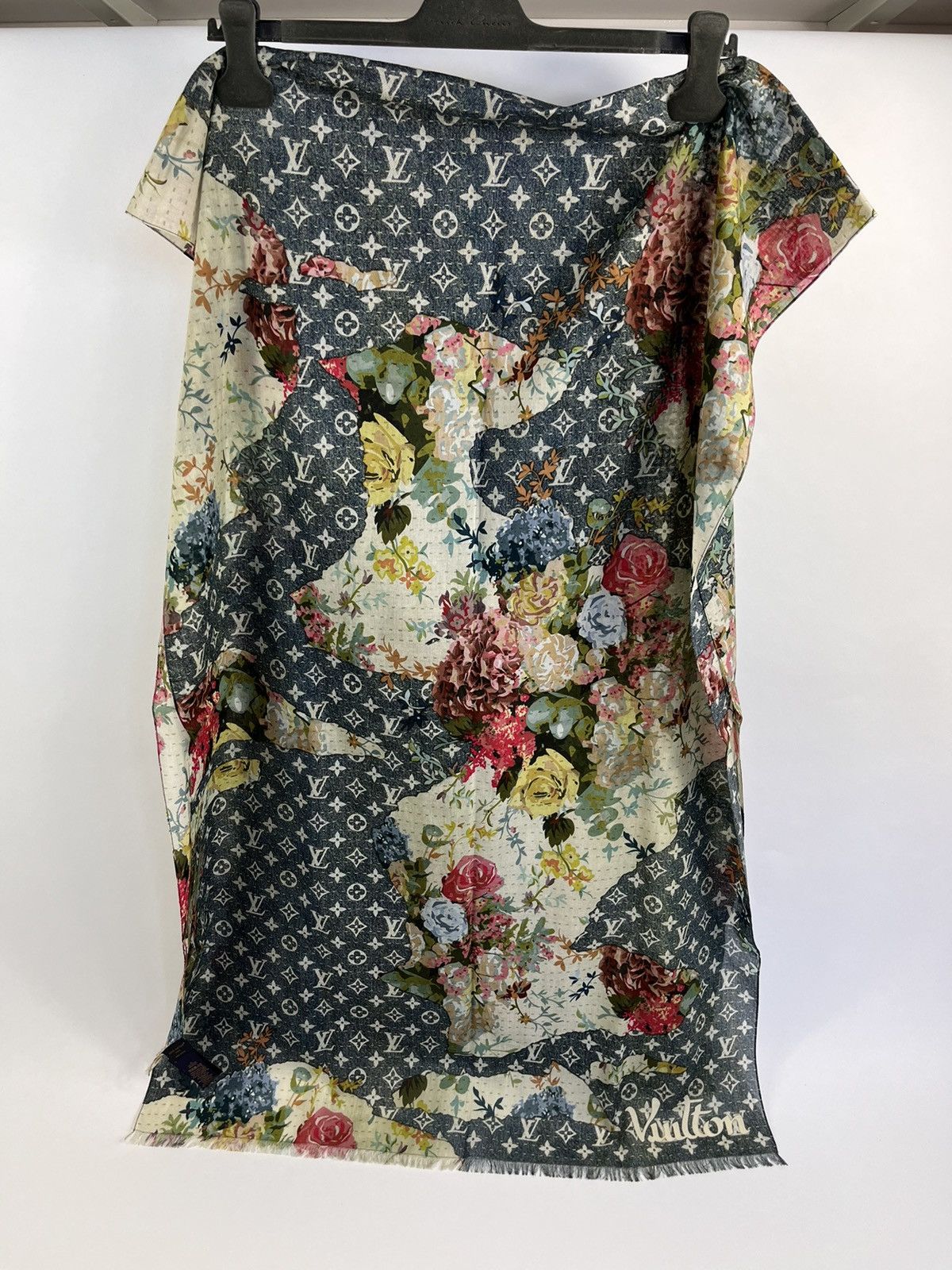 Louis Vuitton VIRGIL ABLOH FLOWER MONOGRAM PRINT SCARFT Size ONE SIZE - 4 Thumbnail