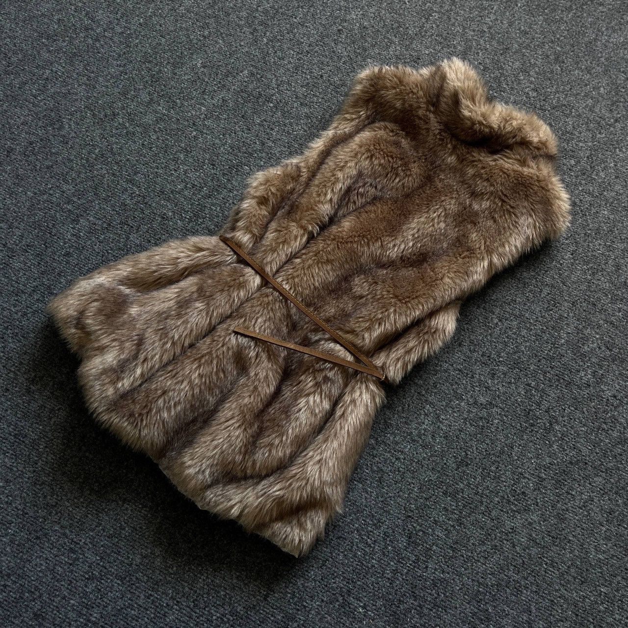 Le Grande Bleu (L.G.B.) VTG Zara Women’s Faux Fur Vest Size XS Hype Trend Staff Pick Size XS / US 0-2 / IT 36-38 - 4 Thumbnail