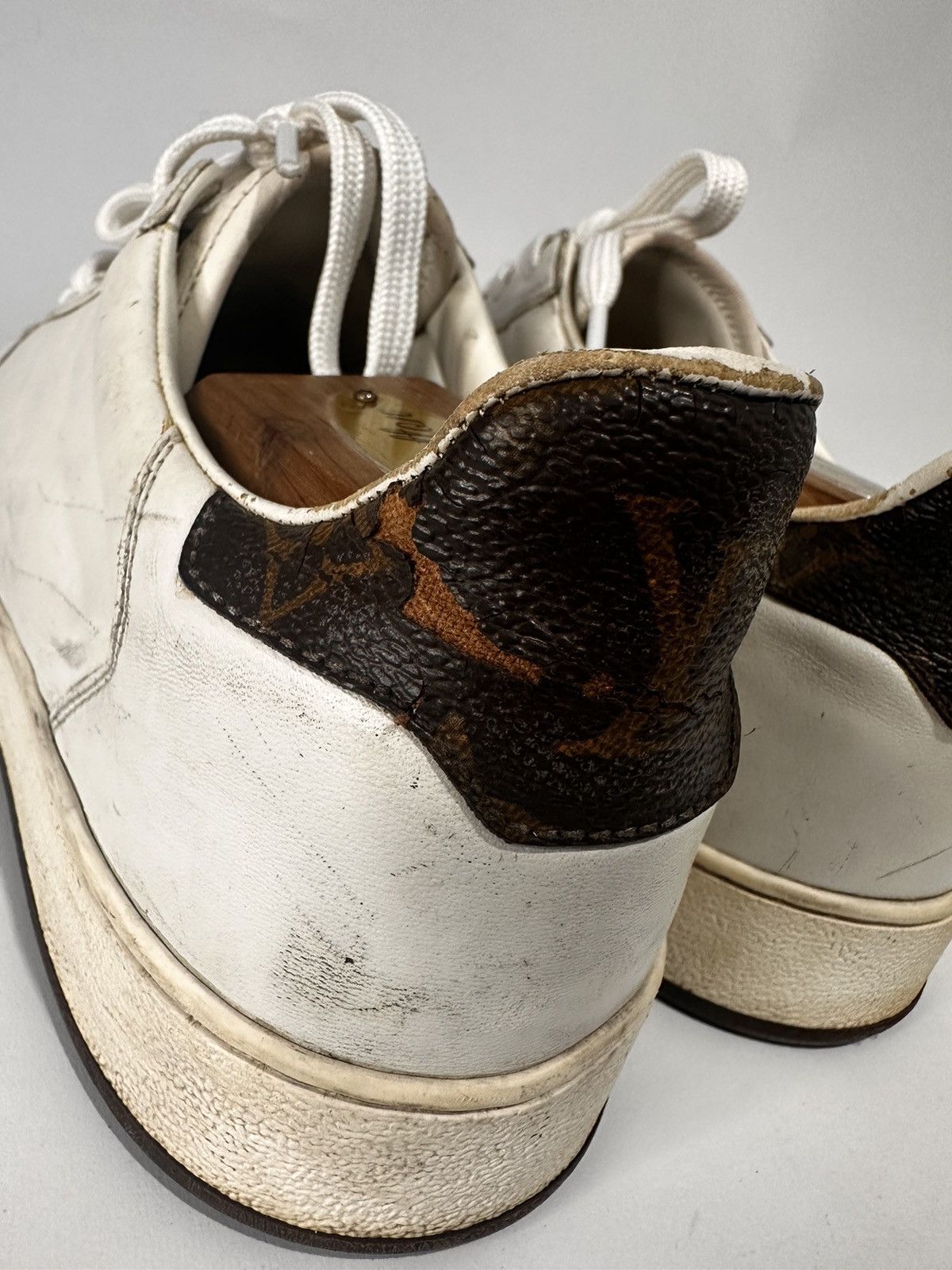 Louis Vuitton Louis Vuitton Rivoli Monogram Low Top Sneakers. Size US 8 / EU 41 - 7 Thumbnail