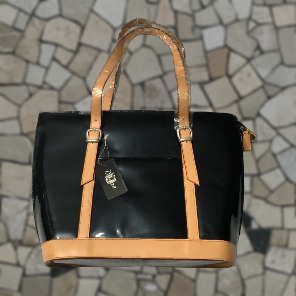 Vintage VINTAGE DIVINE P067 Large Black Saffiano Tote Bag Purse Size ONE SIZE - 1 Thumbnail