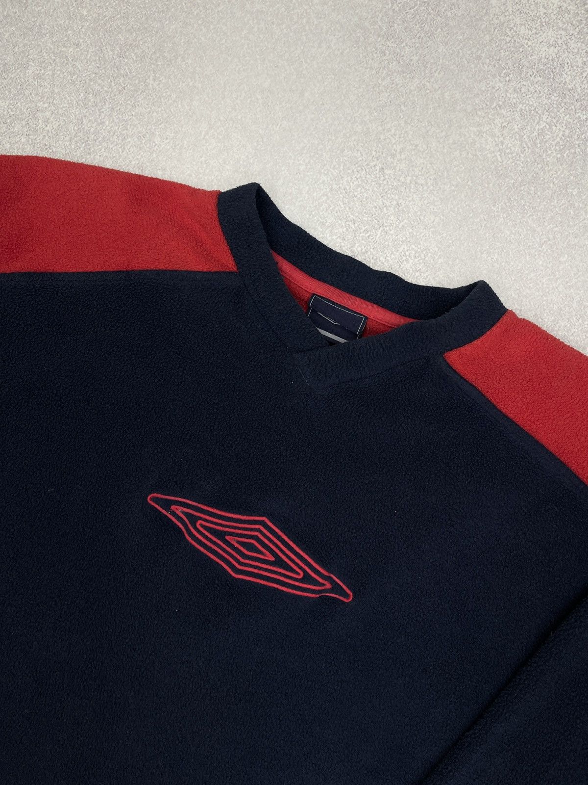 Umbro × Vintage Vintage Umbro Fleece Crew Neck Sweatshirt Navy Y2K Size US L / EU 52-54 / 3 - 4 Thumbnail