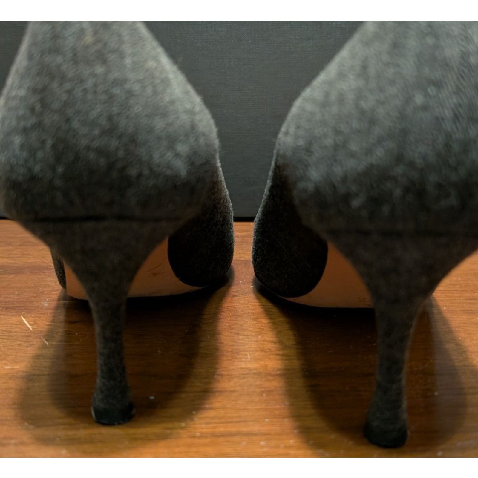 Manolo Blahnik Manolo Blahnik Grey Flannel Pumps Heels Size 37.5 EUC Size US 7 / IT 37 - 3 Thumbnail