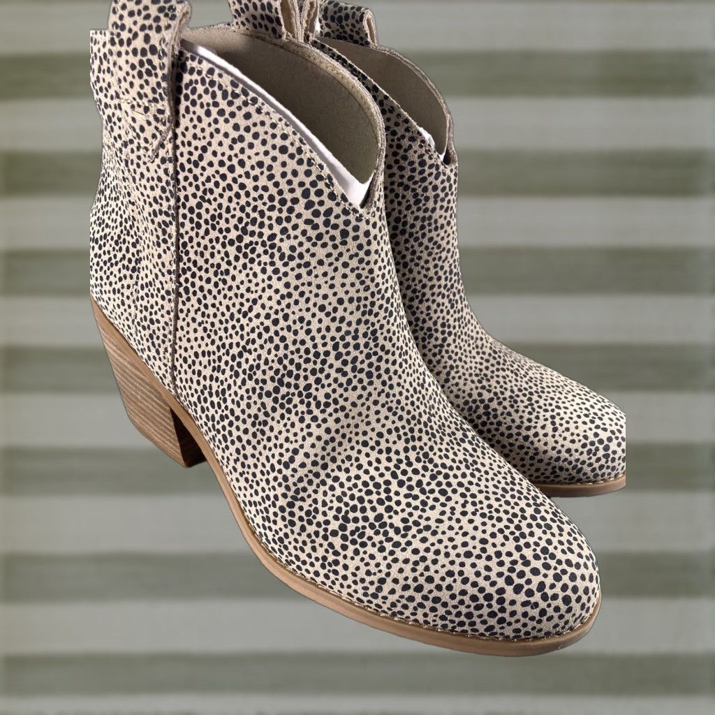 Toms Toms Constance Ankle Chelsea Boots Women Size 10 Suede Leather Cheetah Print NIB Size US 10 / IT 40 - 1 Thumbnail