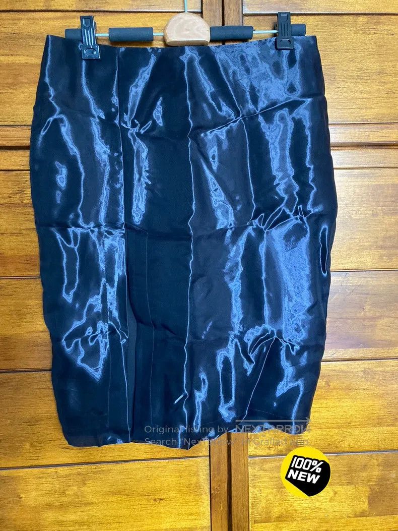 Helmut Lang Helmut Lang size 6 Tech fabric black pencil skirt Size 23" - 2 Thumbnail