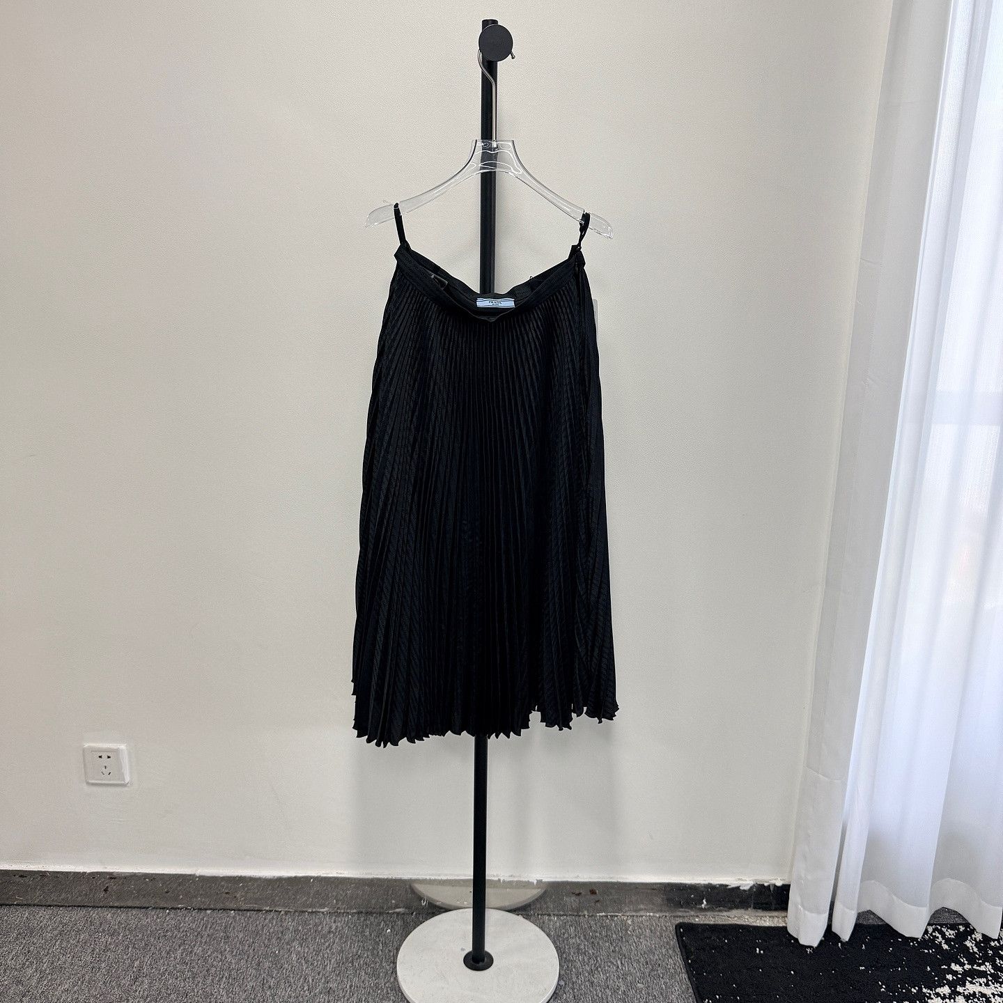 Prada Prada Logo Jacquard Pleated Midi Skirt IT 38 Size 26" / US 2 / IT 38 - 1 Thumbnail
