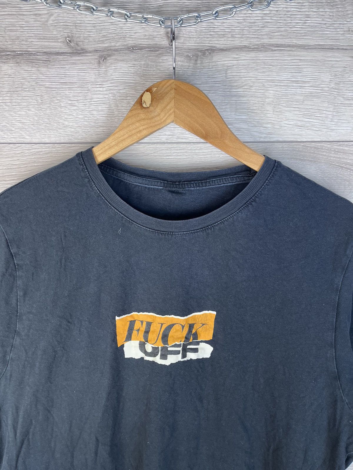 Fruit Of The Loom Men’s merch t-shirt « Fuck Off » size Xl vintage Size US XL / EU 56 / 4 - 4 Thumbnail