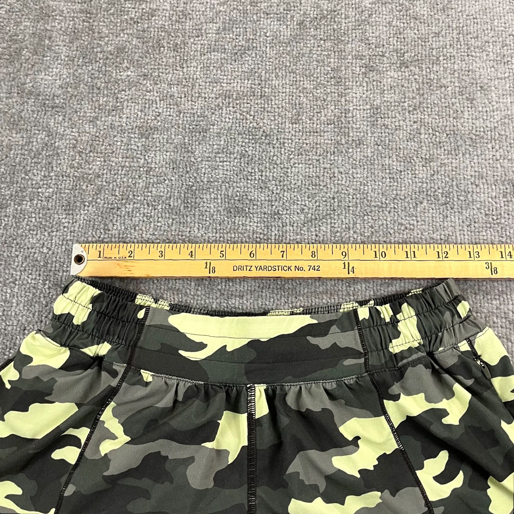 Lululemon VINTAGE LULULEMON Shorts Women 4 Regular Green Camo Lined 4" Inseam Speed Up Gym Running Activewear Womens Size 27" / US 4 / IT 40 - 4 Thumbnail