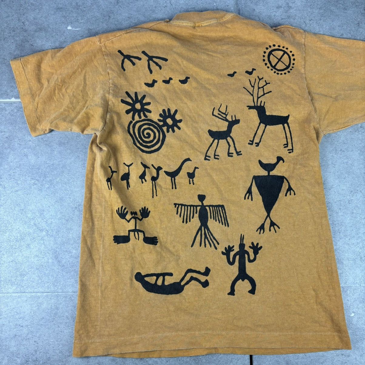 Fruit Of The Loom Vintage 90s Seriglyphs Shirt Single Stitch All Over Print Size US L / EU 52-54 / 3 - 5 Thumbnail