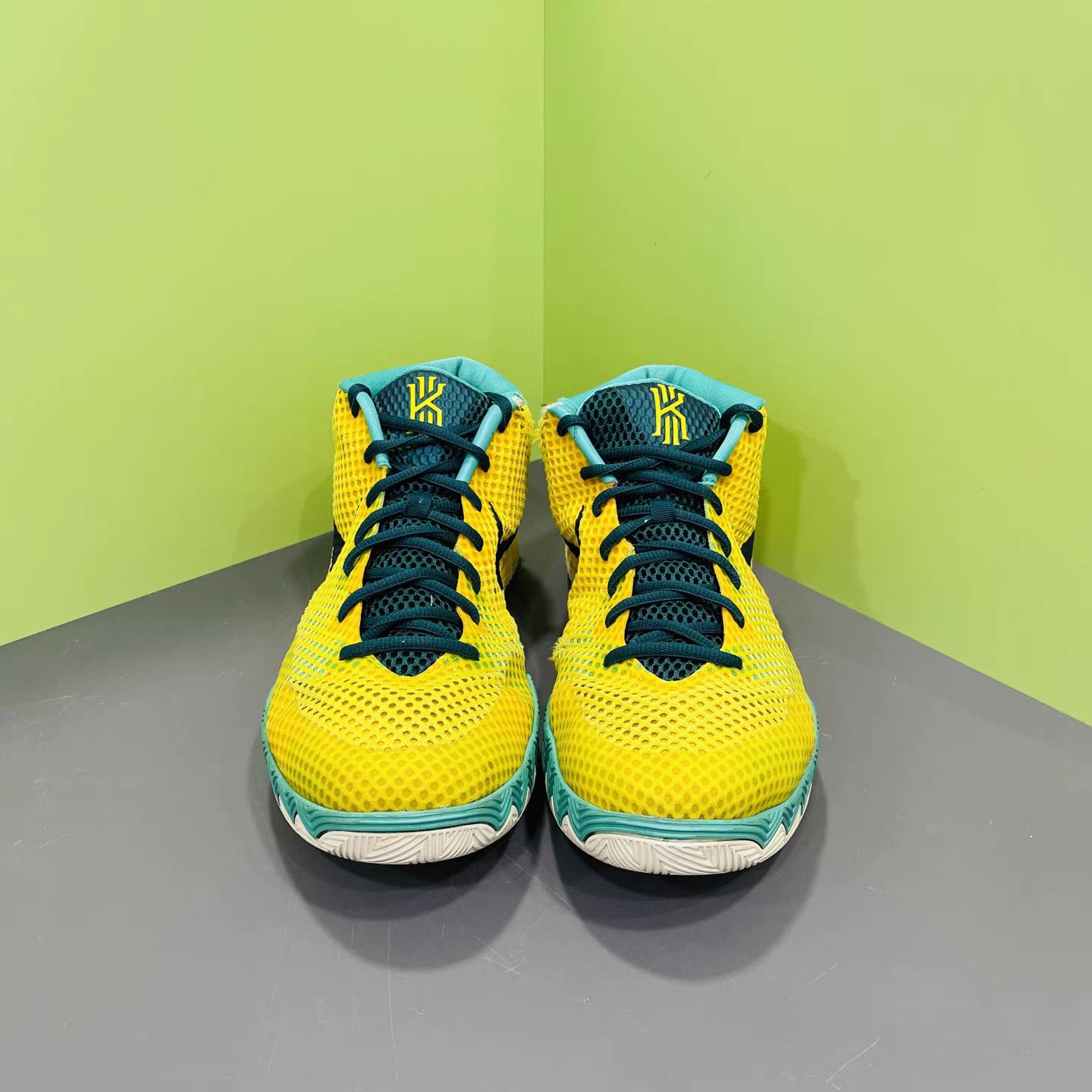 Nike Nike Kyrie 1 Basketball Shoes K15 Size US 12 / EU 45 - 2 Thumbnail