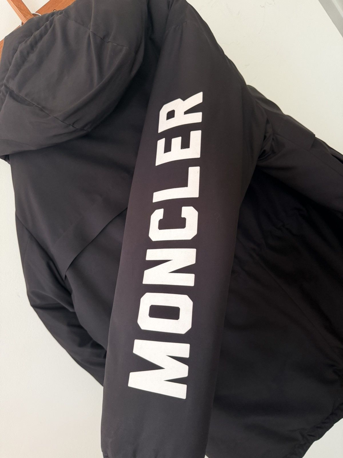 Moncler Moncler Charnier Down Parka Jacket Black Logo Arm Size L Size US L / EU 52-54 / 3 - 8 Thumbnail