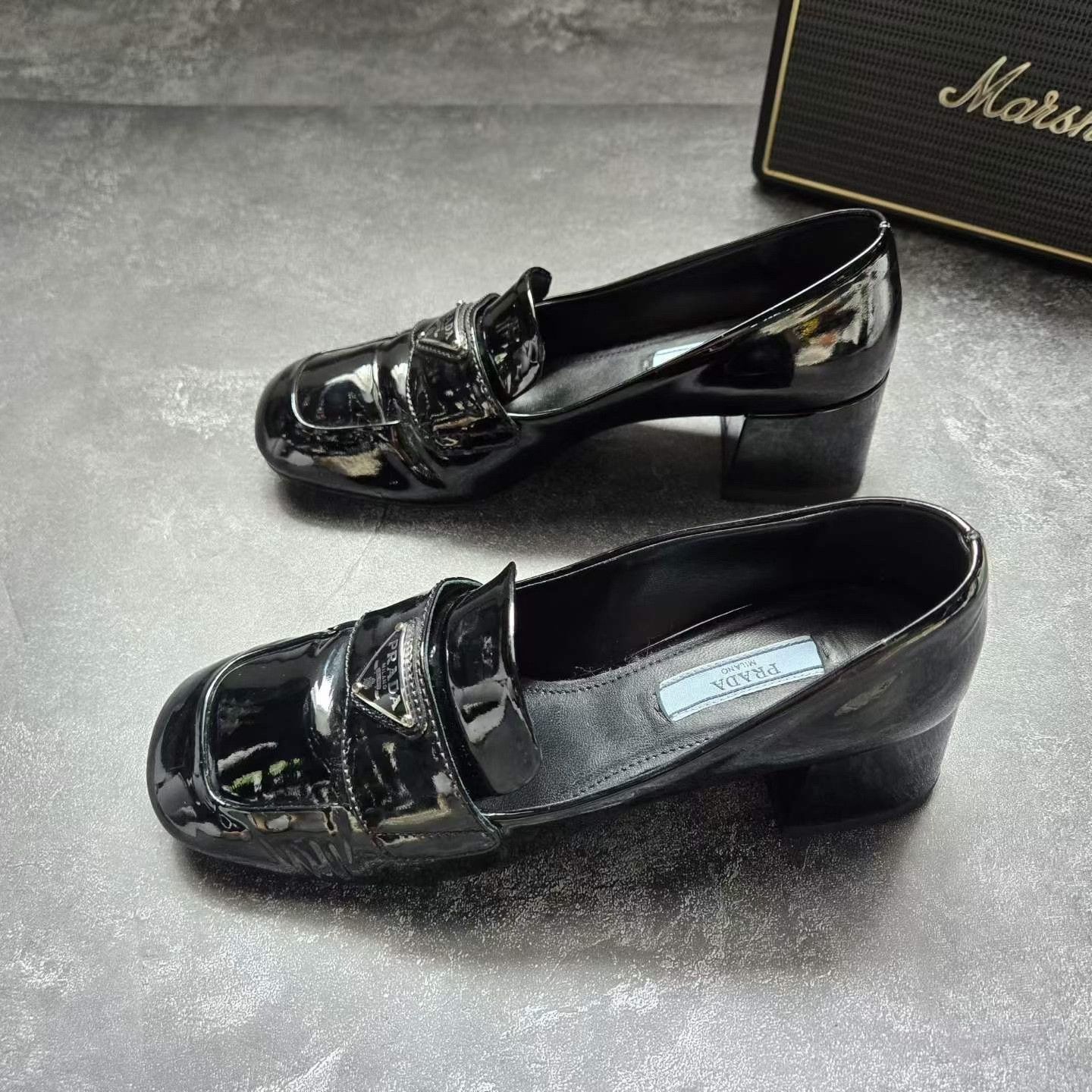 Balenciaga Balenciaga Patent Black Lowtop Sneakers 35 Women Size US 5 / IT 35 - 1 Thumbnail