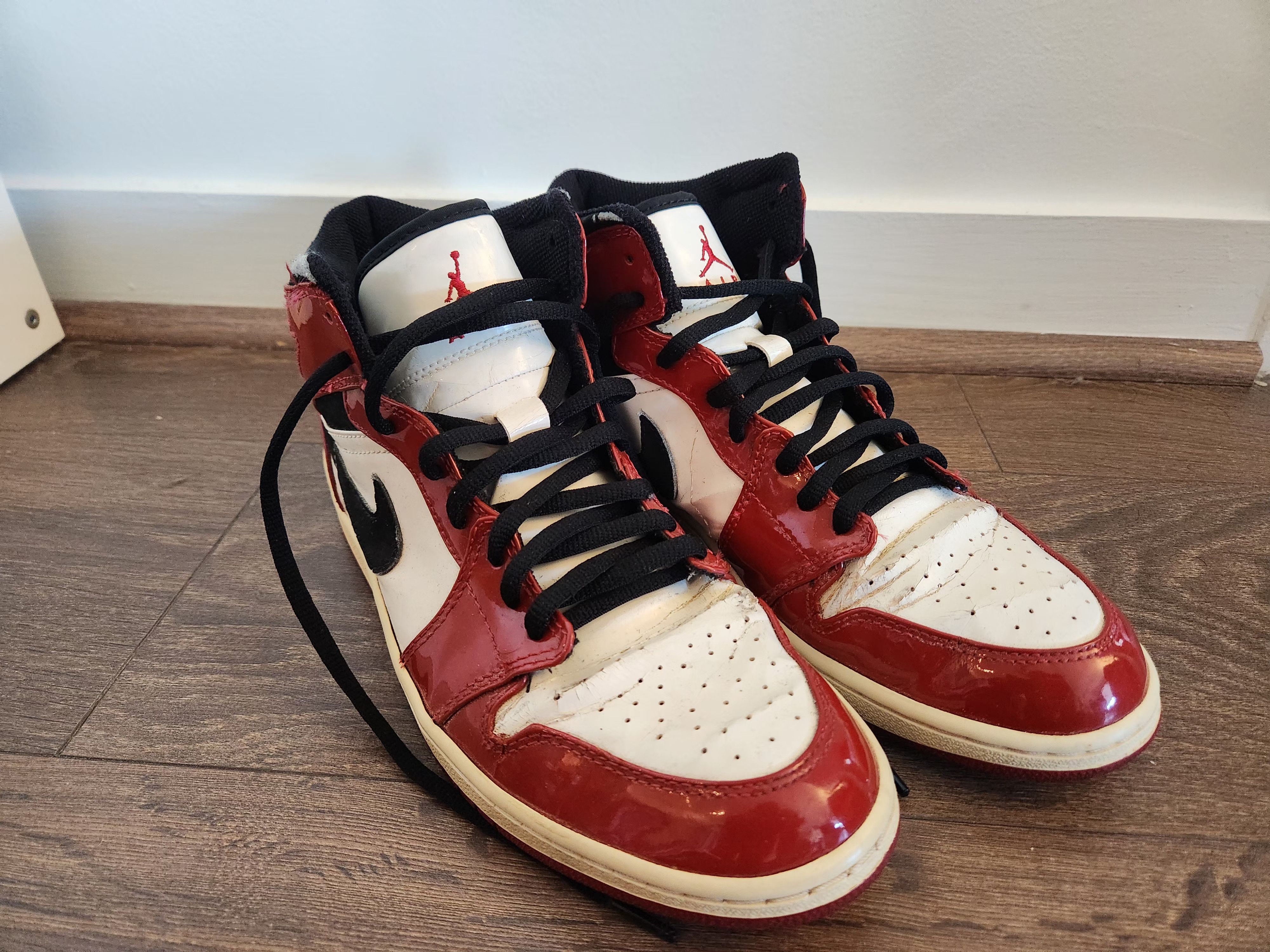 Jordan Brand × Nike 2003 Nike Air Jordan 1 Retro Chicago Patent Leather Size 11 Size US 11 / EU 44 - 1 Thumbnail