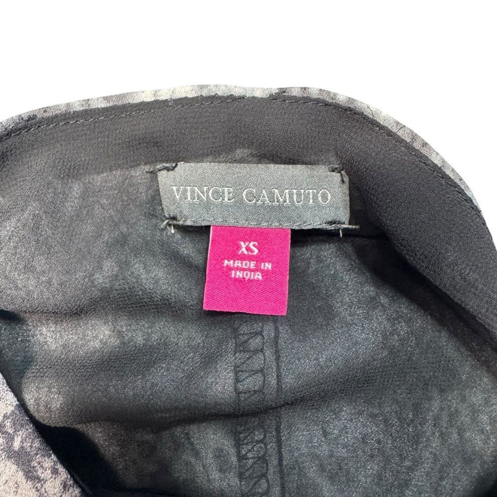 Vince Camuto NWT New $79 Vince Camuto Snake Print V-neck 3/4 Sleeve Blou Size XS / US 0-2 / IT 36-38 - 7 Thumbnail