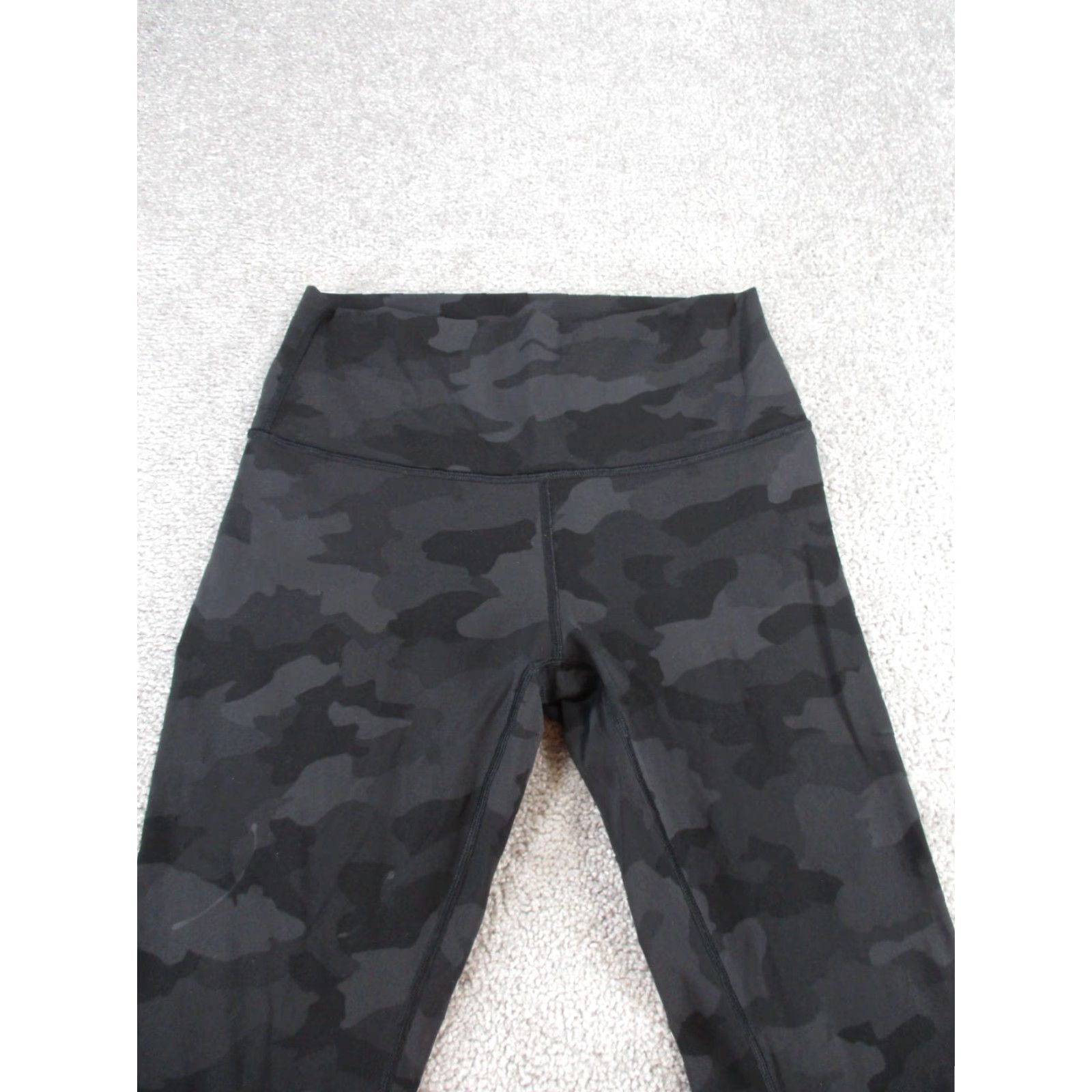Lululemon Lululemon Women's 6 Wunder Under Crop Leggings Gray Black Camo Activewear Athleisure Size 28" / US 6 / IT 42 - 3 Thumbnail