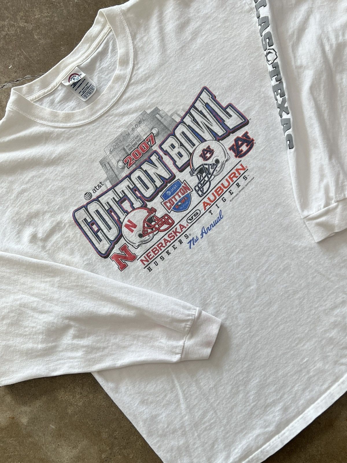NCAA × Vintage Vintage 2007 Cotton Bowl Nebraska Auburn LS College Tee XL Size US XL / EU 56 / 4 - 1 Thumbnail