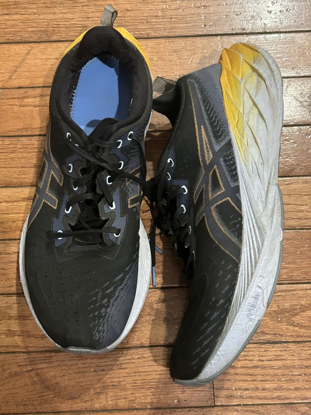 Asics ASICS Men's NOVABLAST 4 Running Shoes, Size US 13 / EU 46 - 1 Thumbnail