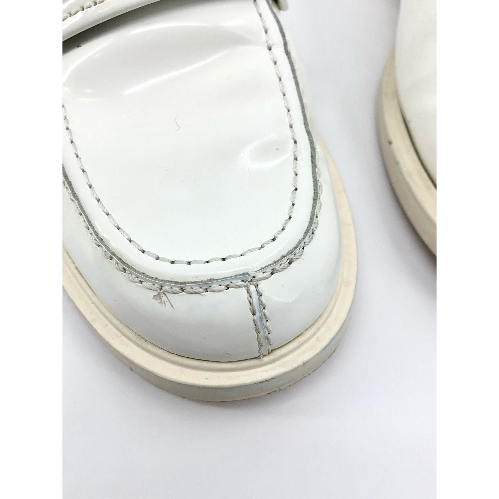 Chanel Chanel White Patent Leather Loafers Sz 37.5 W/ Gold Metal Lo Size US 7 / IT 37 - 3 Thumbnail