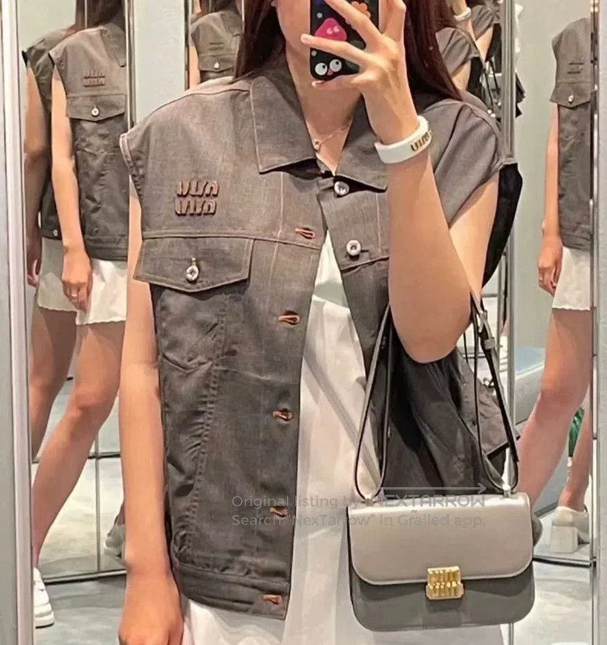 Miu Miu MiuMiu Sleeveless Vest with Logo Detail. Size S / US 4 / IT 40 - 1 Thumbnail