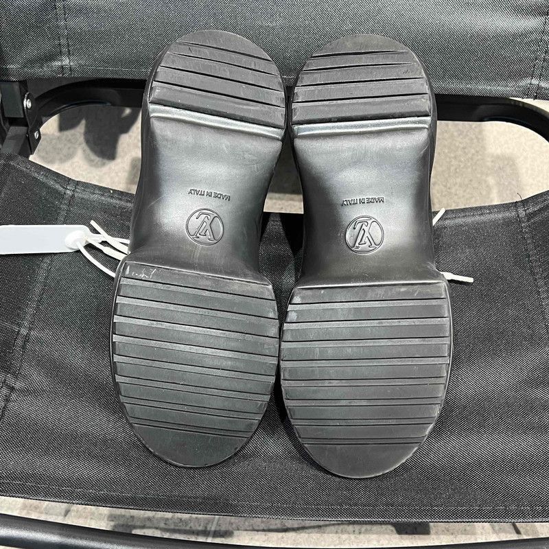 Louis Vuitton Louis Vuitton Black and White Sneakers - Size US 7.5 / EU 40-41 - 4 Thumbnail