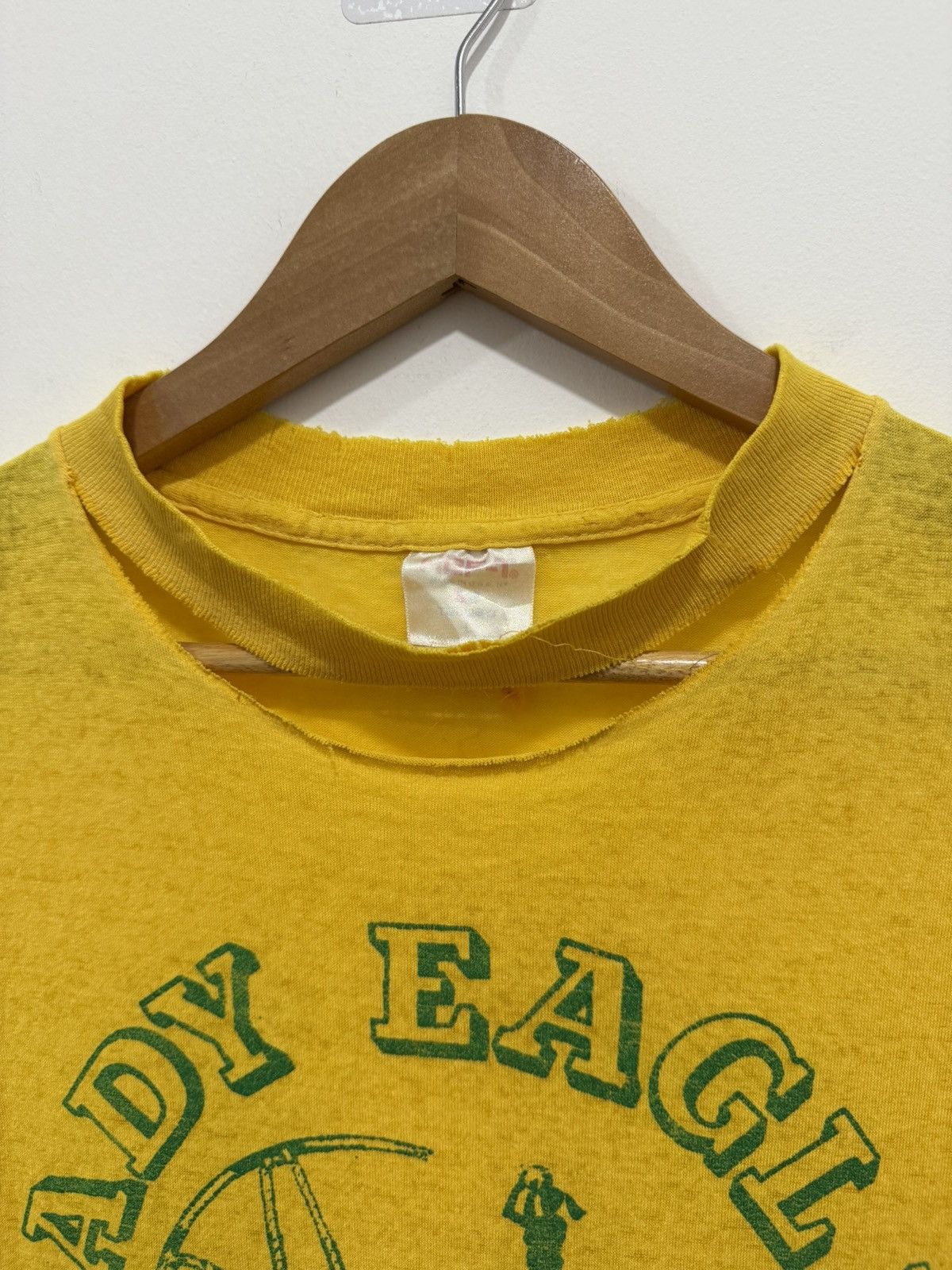 Vintage Vintage Lady Eagles Trashed Tshirt Size US M / EU 48-50 / 2 - 6 Thumbnail