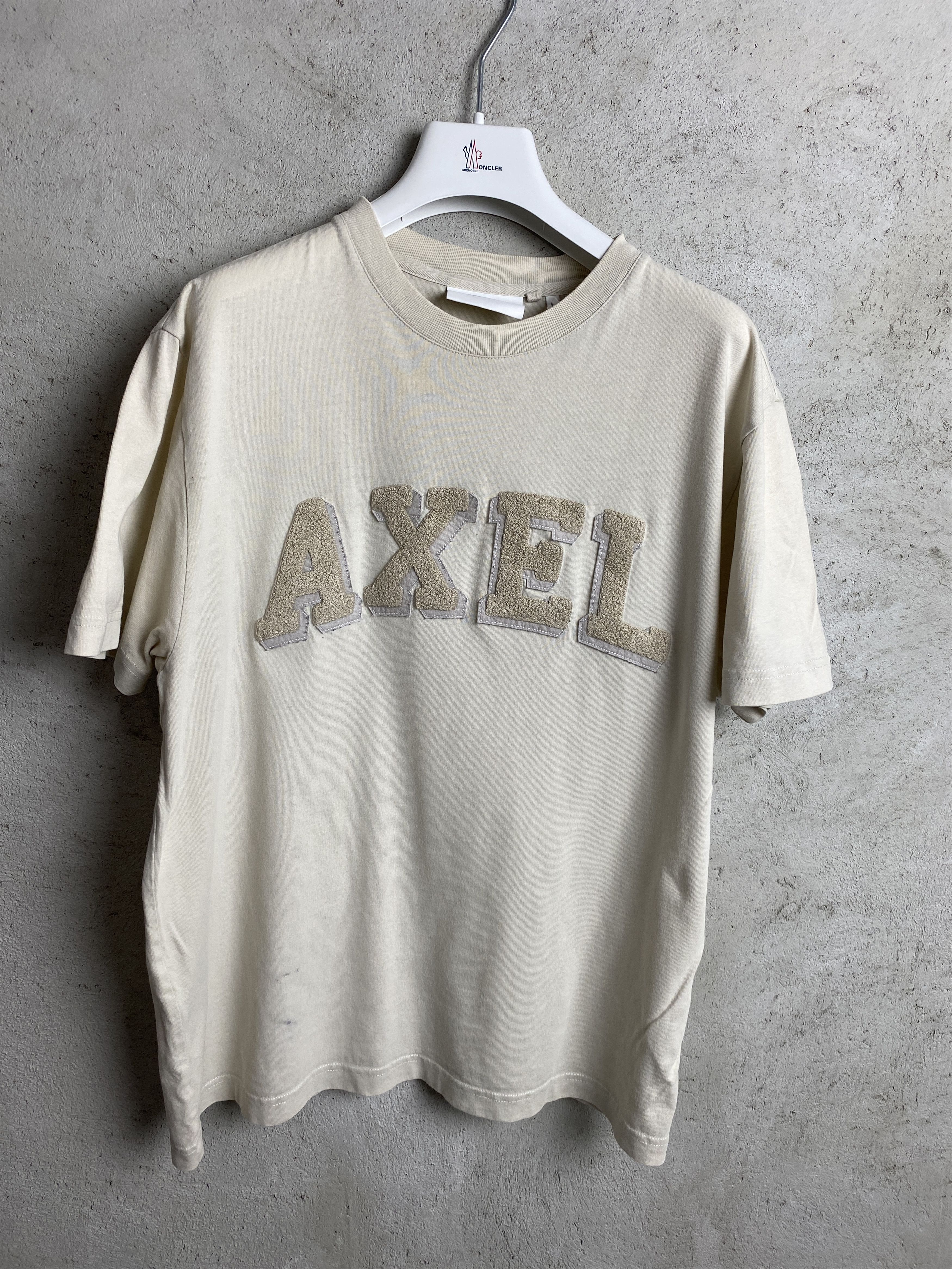 Axel Arigato Axel Arigato big logo t-shirt tee casual Size US S / EU 44-46 / 1 - 1 Thumbnail