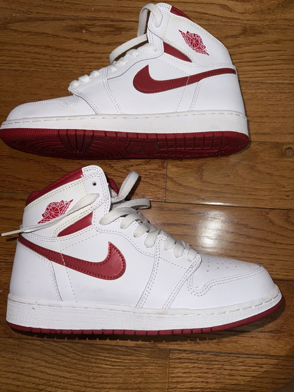 Jordan Brand × Nike Air Jordan 1 Metallic red size 6.5 (2017) Size US 6.5 / EU 39-40 - 2 Thumbnail