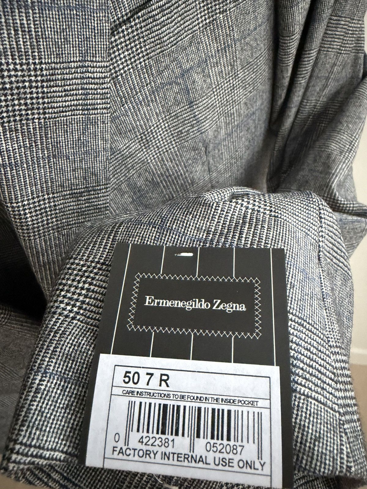 Ermenegildo Zegna Ermenegildo Zegna Gray Plaid 2-Piece Suit Size 40R US /50 IT Size 40R - 3 Thumbnail
