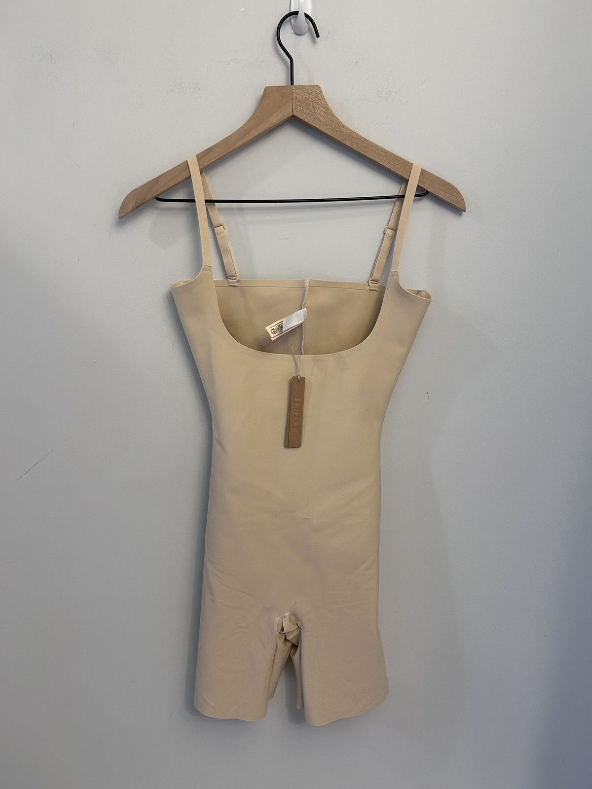SKIMS SKIMS Body Zoned Open Bust Mid Thigh Bodysuit Large Sand NWT Size L / US 10 / IT 46 - 3 Thumbnail