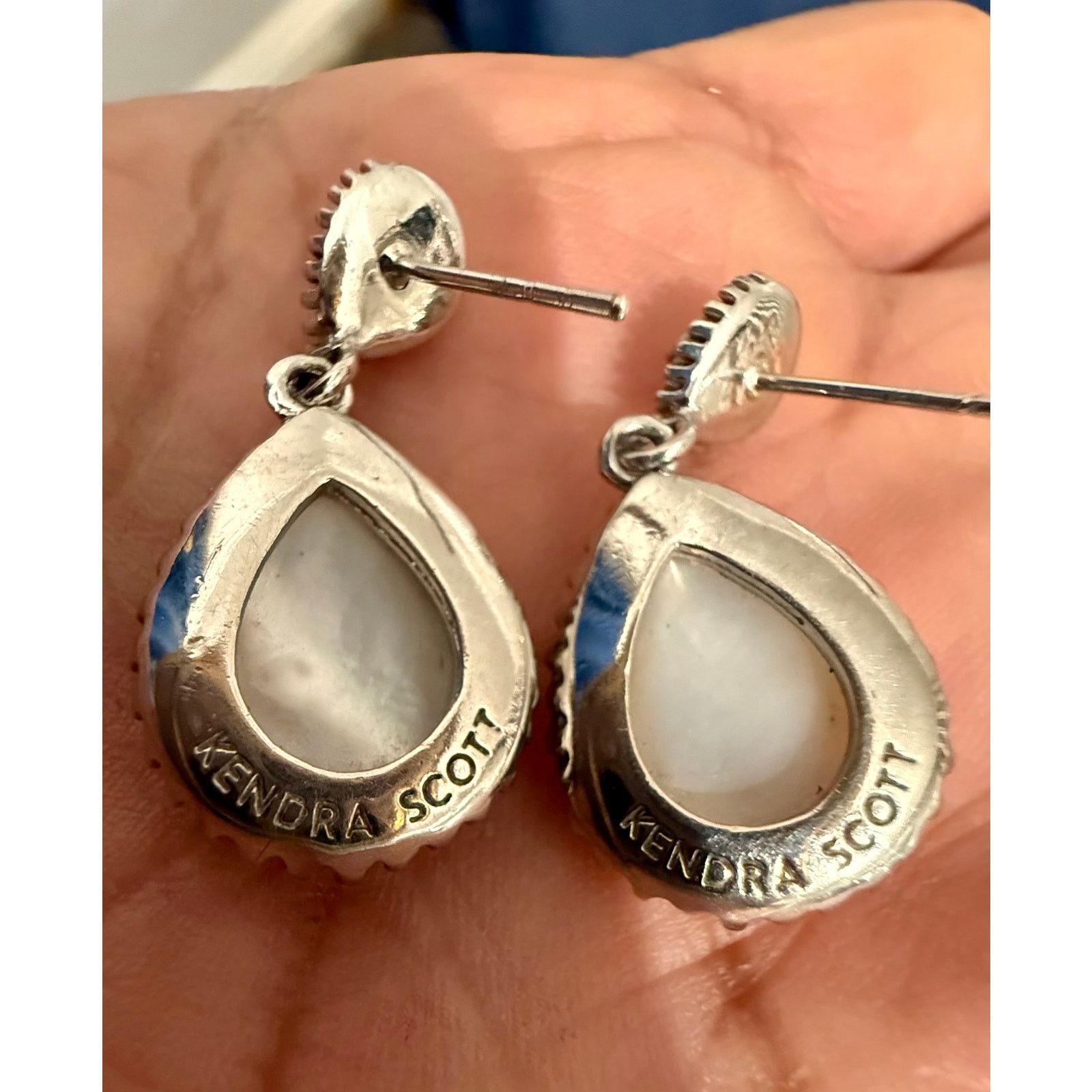 Kendra Scott Authentic Kendra Scott White Mother of Pearl Earrings Signed Size ONE SIZE - 3 Thumbnail