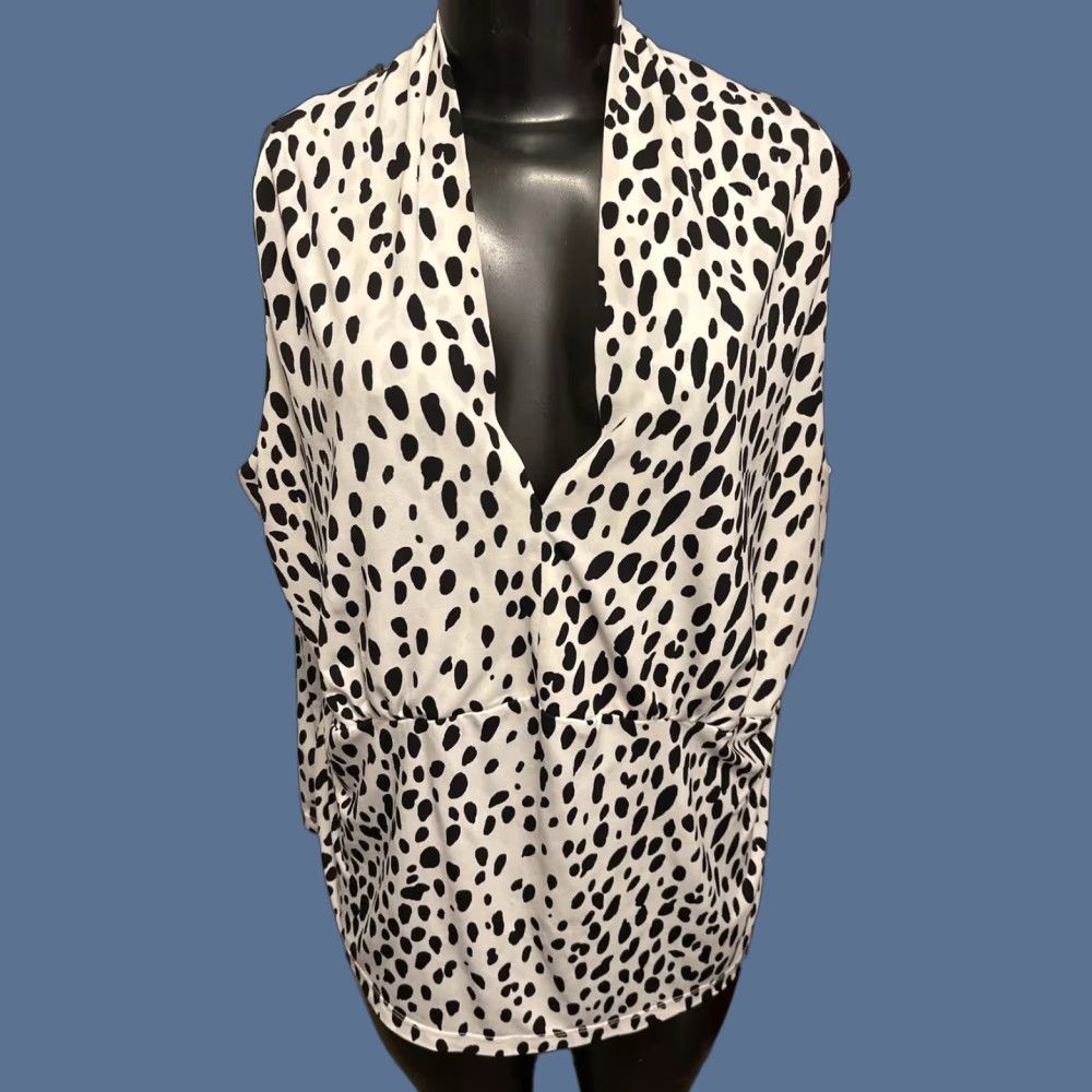 Vintage VINTAGE 1X Rafaella Woman Sleeveless V-Neck Animal Print Ivory & Black Top Womens Size XL / US 12-14 / IT 48-50 - 1 Thumbnail
