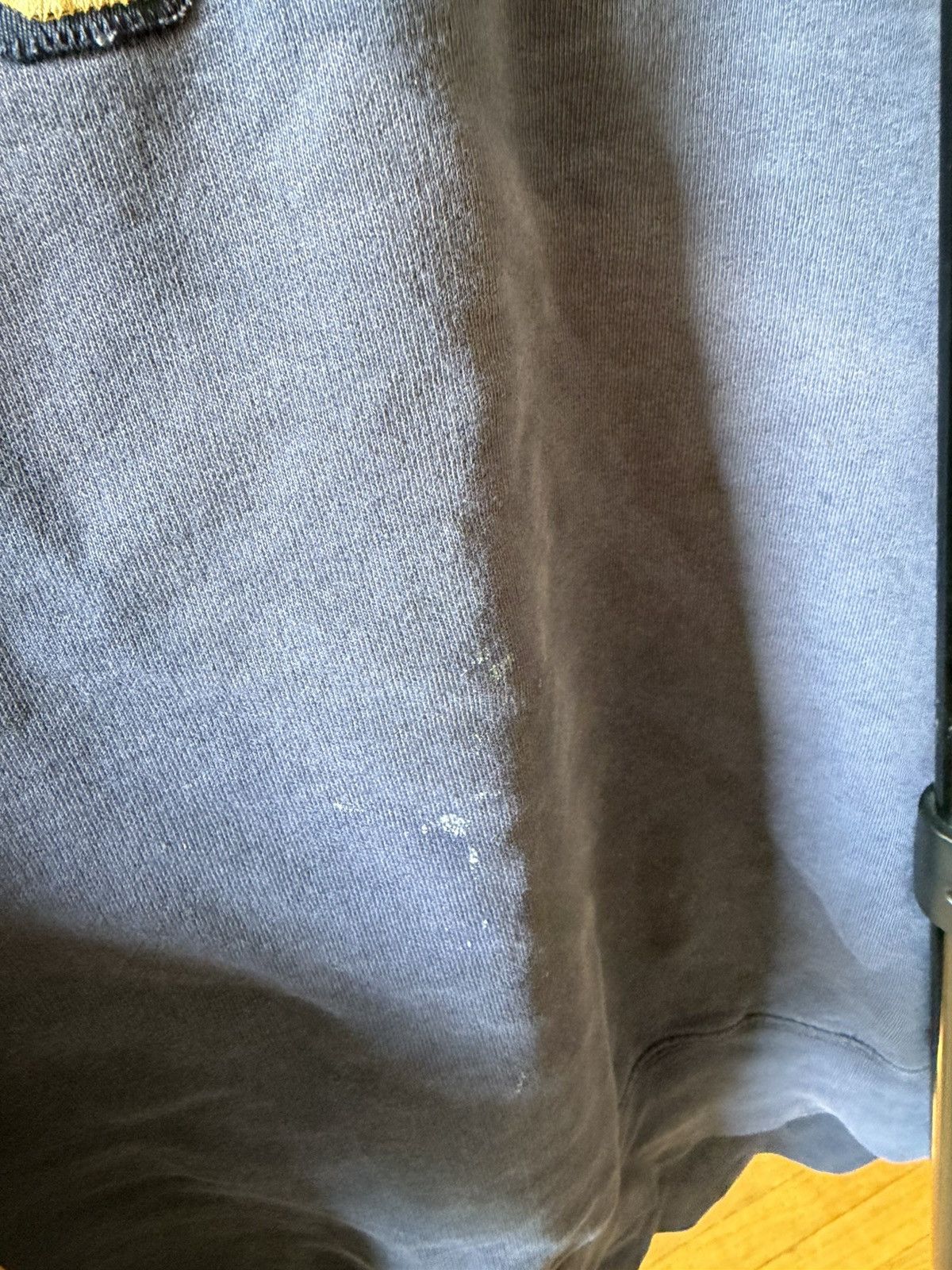 Guess Vintage Distressed Guess Crewneck Size US L / EU 52-54 / 3 - 7 Thumbnail