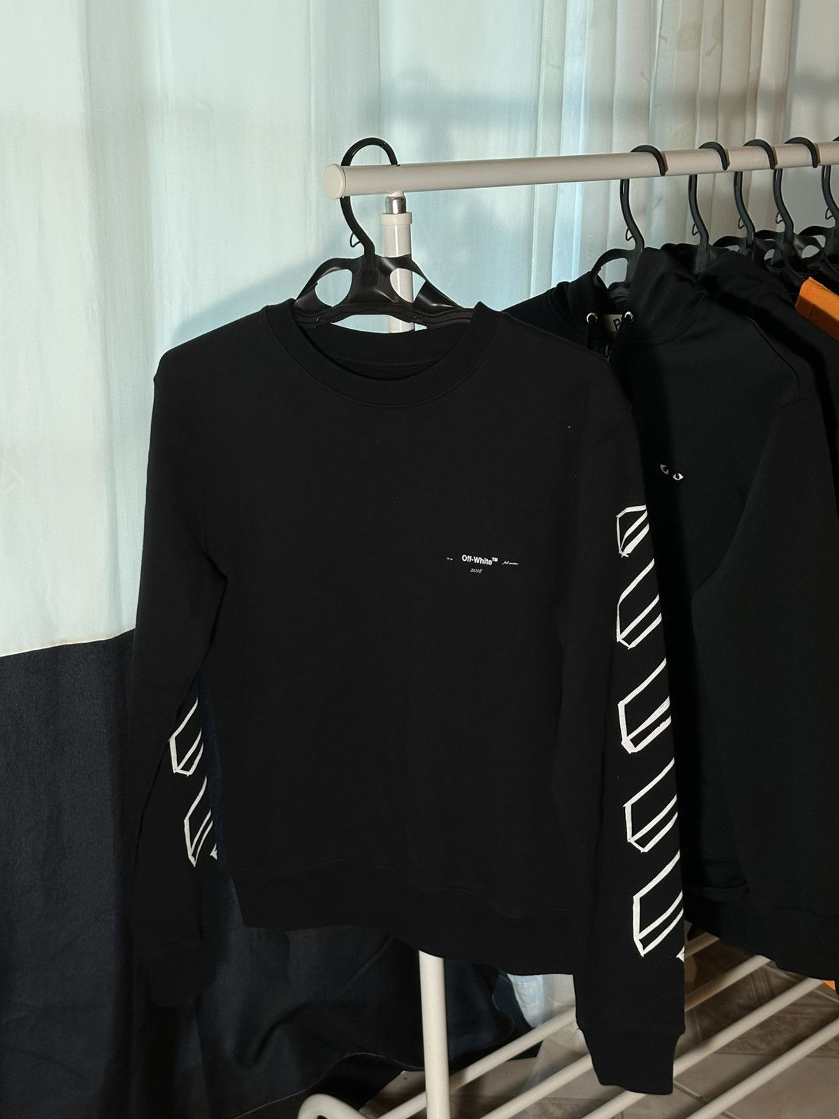 Off-White Off White Black and White Crewneck Small Size US S / EU 44-46 / 1 - 1 Thumbnail