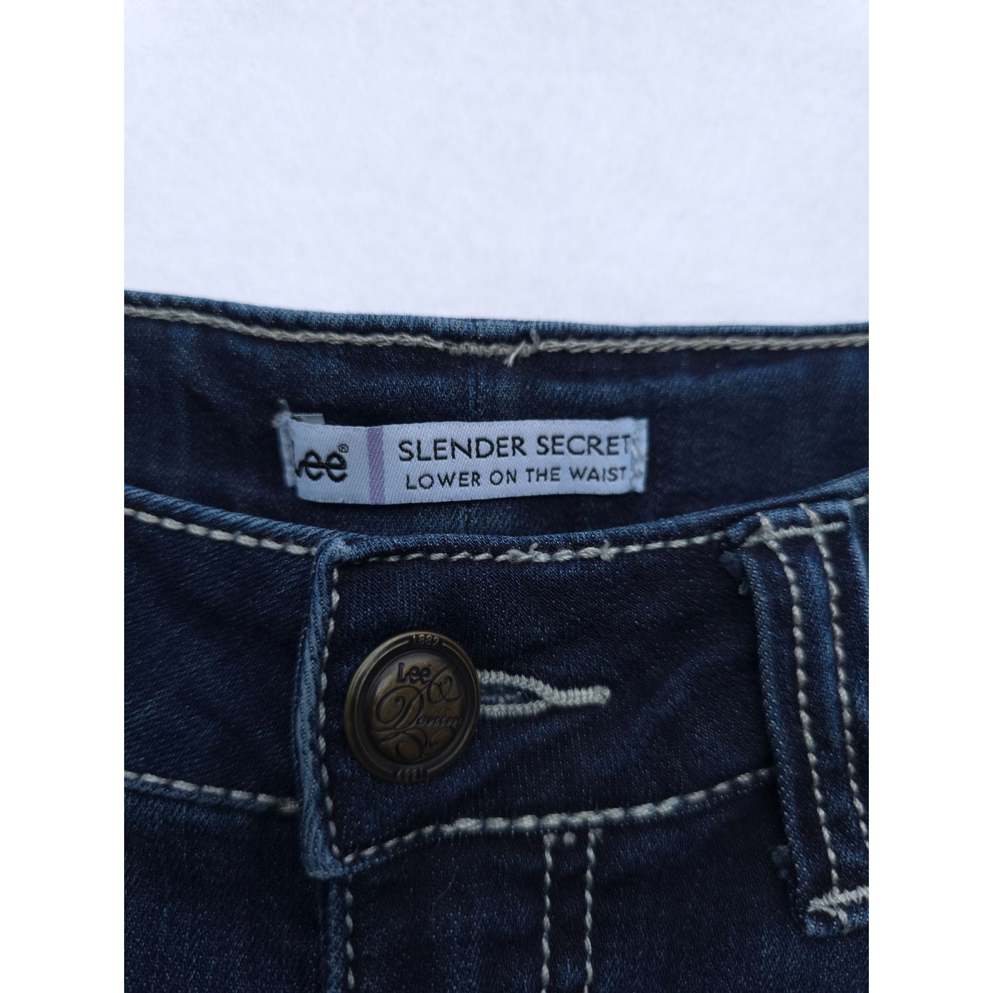 Lee Lee Women's Slender Secret Bermuda Jean Shorts Size 8 Medium Size 27" / US 4 / IT 40 - 2 Thumbnail