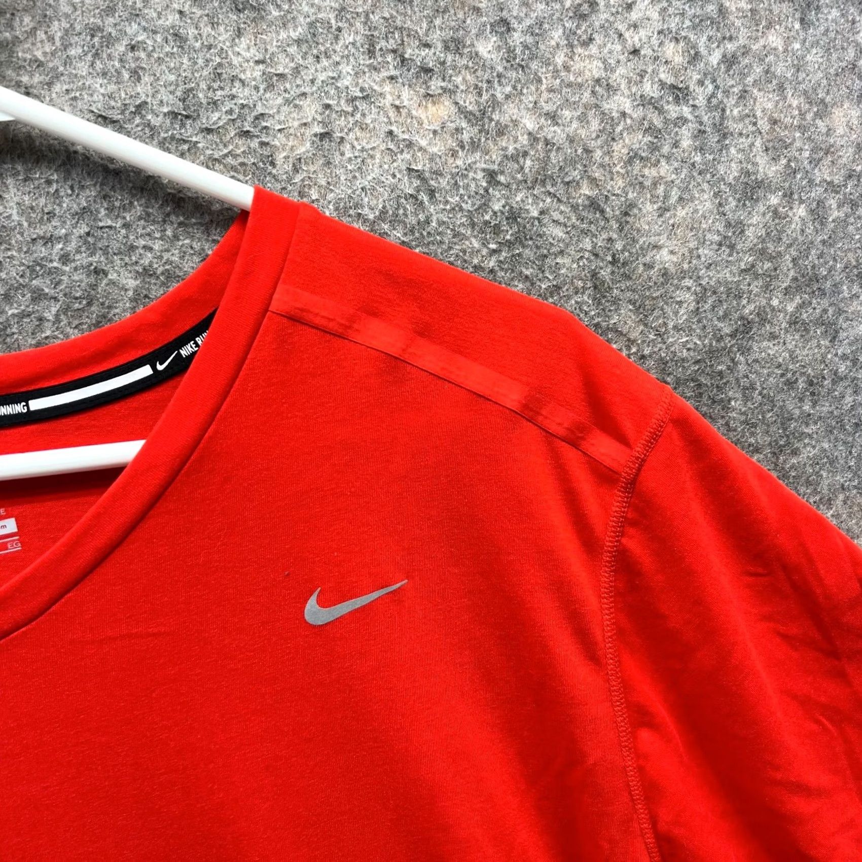 Nike VINTAGE Nike Shirt Mens XL Crimson Red Jersey Swoosh Logo V-Neck T-Shirt Sports Size US XL / EU 56 / 4 - 7 Thumbnail