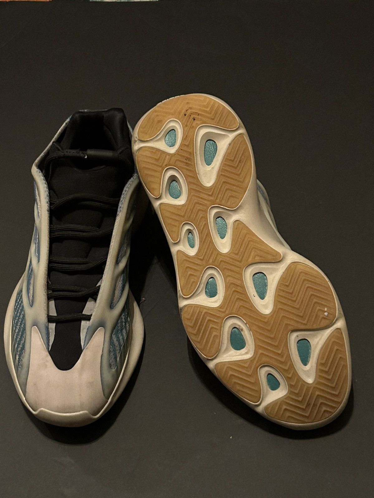 Adidas Adidas YEEZY 700V3 Size US 10 / EU 43 - 2 Thumbnail