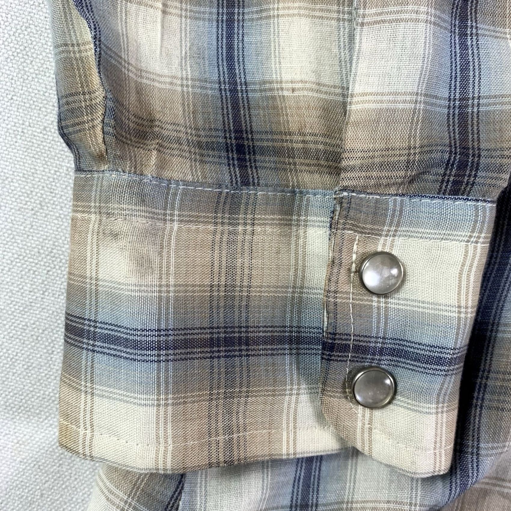 Levi's VINTAGE Levi Strauss Western Shirt Plaid Pearl Snap White Big E Tag Size Med Men Long Sleeve Blue Pattern Saw Tooth Button-Up Regular" Size US M / EU 48-50 / 2 - 4 Thumbnail