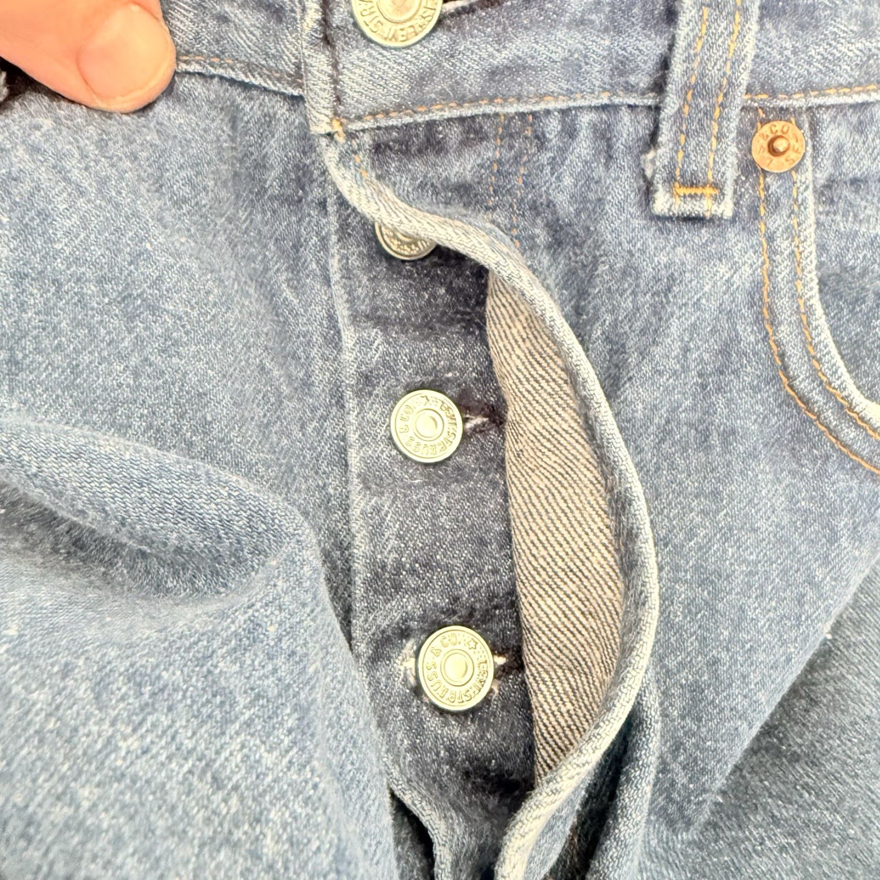Levi's VINTAGE Levi's 501 Jeans Mens Button-Fly 501-0000 Dark Wash Blue 1995 33x28 Regular Straight 5-Pocket USA Made Size US 36 / EU 52 - 7 Thumbnail