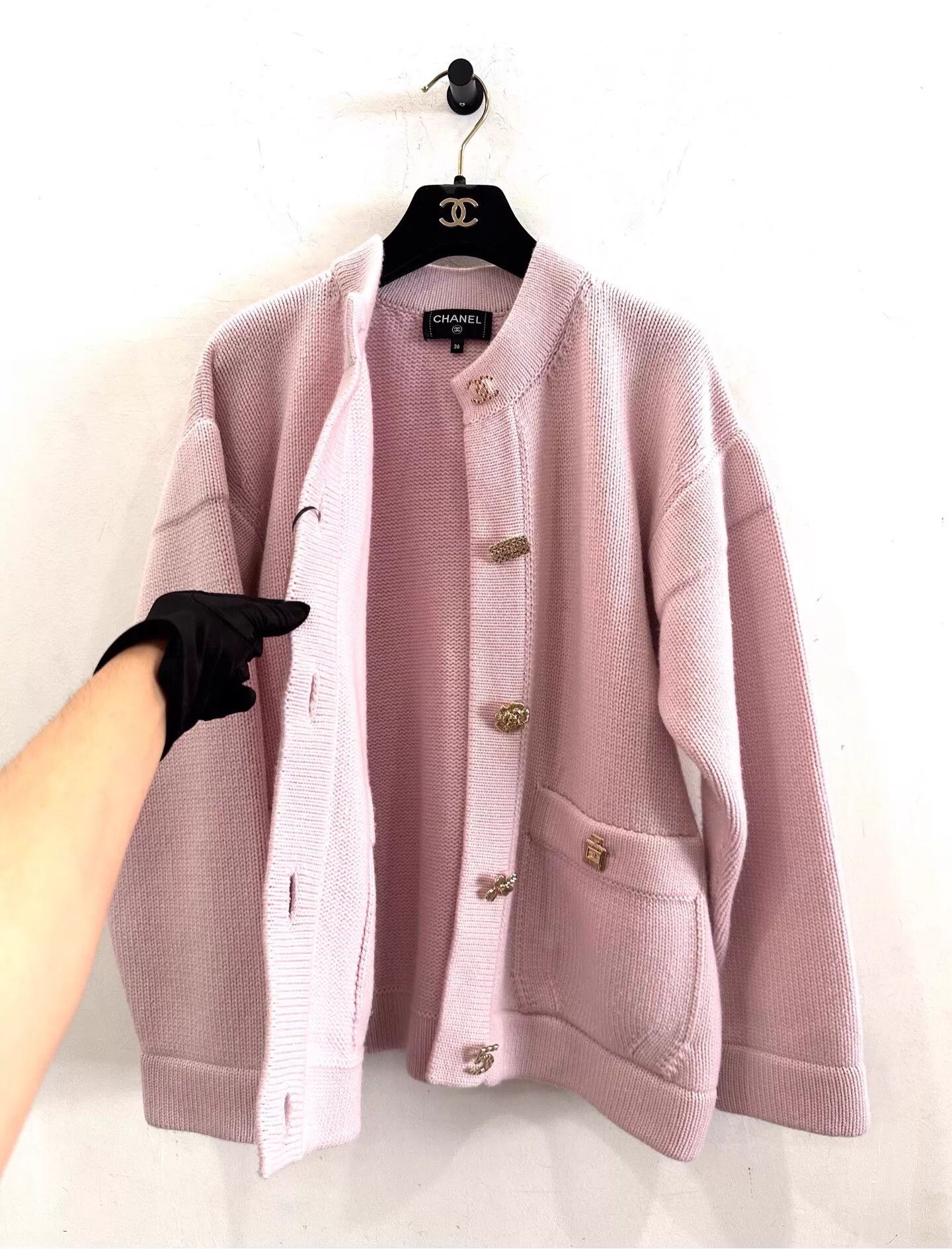Chanel Chanel Gold Camellia CC Pink Cashmere Cardigan Women's Size XS / US 0-2 / IT 36-38 - 4 Thumbnail