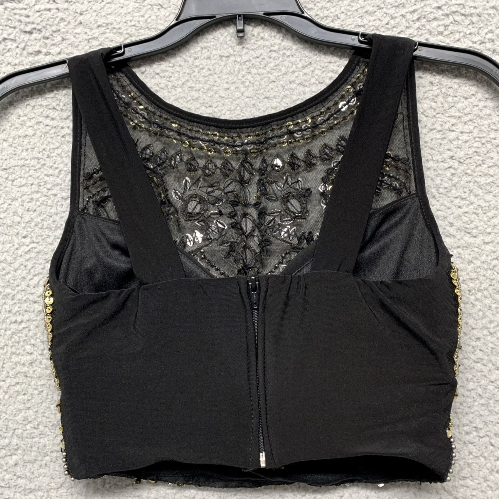 Vintage Windsor Halter Top Dressy Women’s/Misses Black Gold Zip Closure Built-In Bra Stretch 1/2 Size Slim Used Size XS / US 0-2 / IT 36-38 - 5 Thumbnail