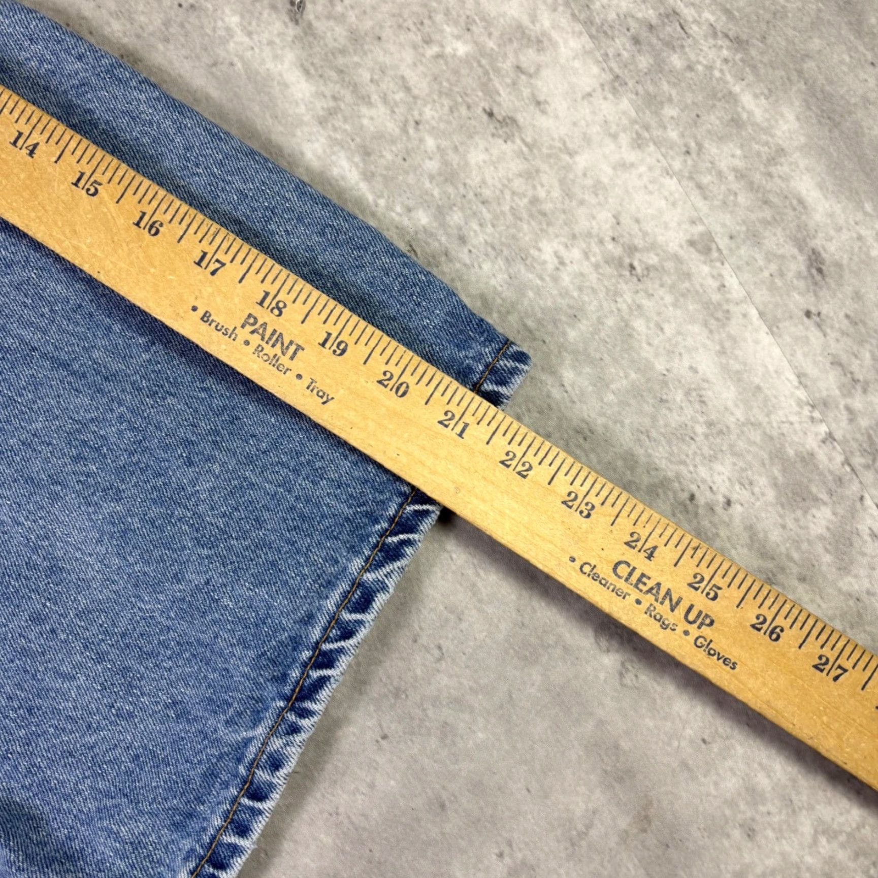 Levi's VINTAGE Levi's 550 Mens 36 Relaxed Denim Shorts Blue Medium Wash 35550-1891 Bermuda 5-Pocket Design Jeans Shorts Casual Retro 90s Mens Women? Size US 36 / EU 52 - 3 Thumbnail
