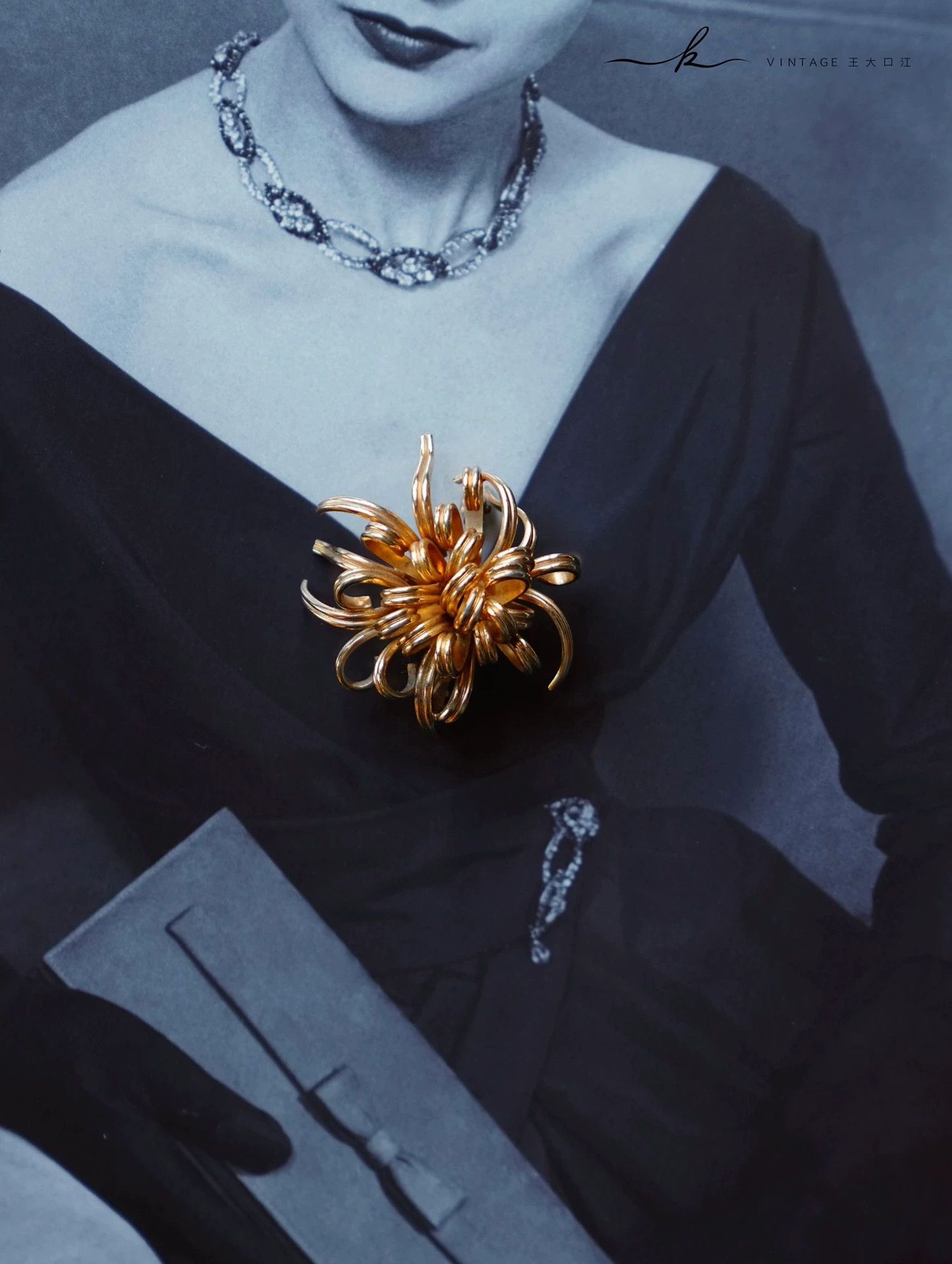 Christian Dior Monsieur Christian Dior 1965 Vintage 3D Gold Chrysanthemum Brooch Size ONE SIZE - 7 Thumbnail