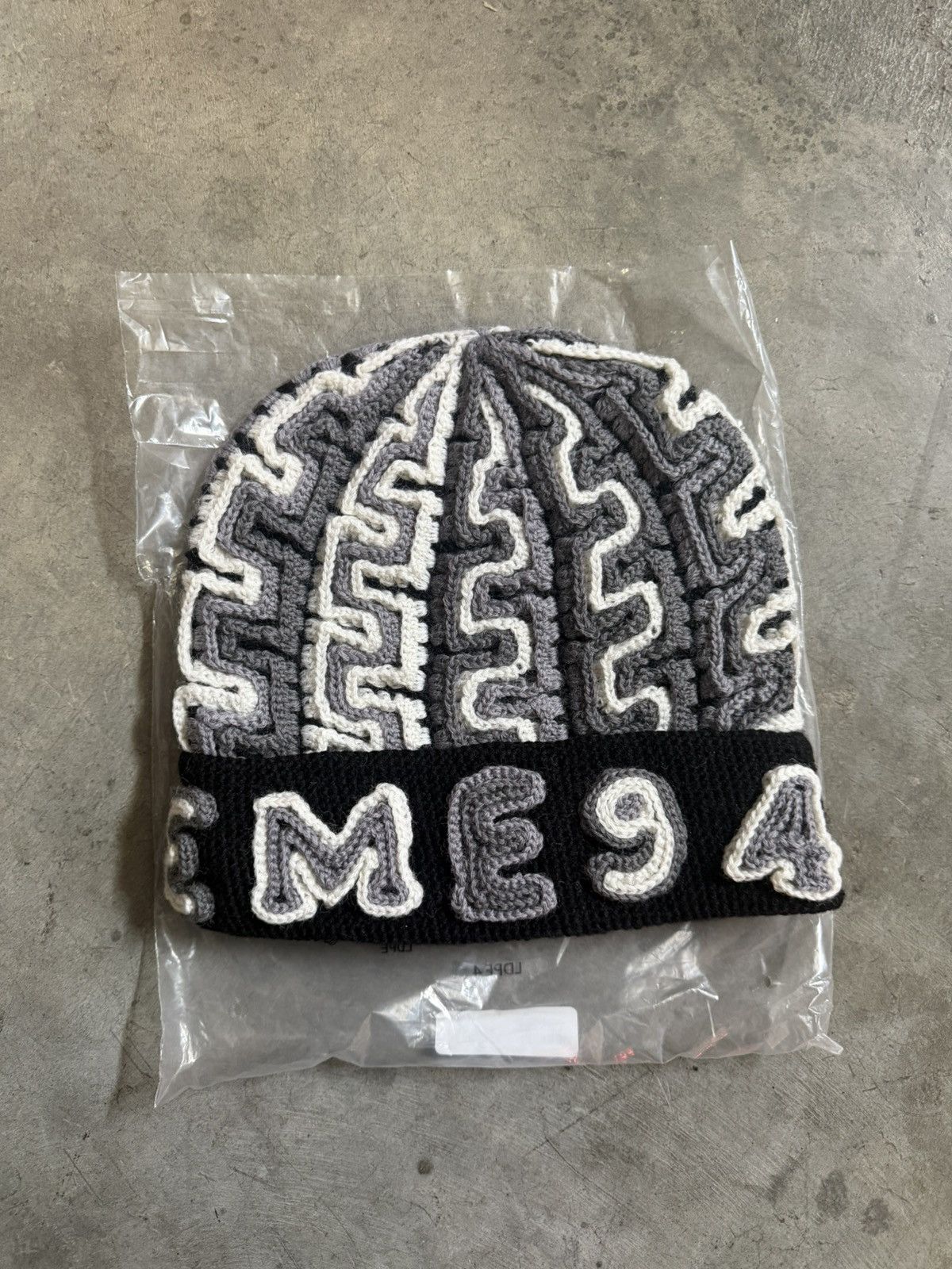Supreme Supreme Yarn Appliqué Beanie ‘Black’ Size ONE SIZE - 5 Thumbnail