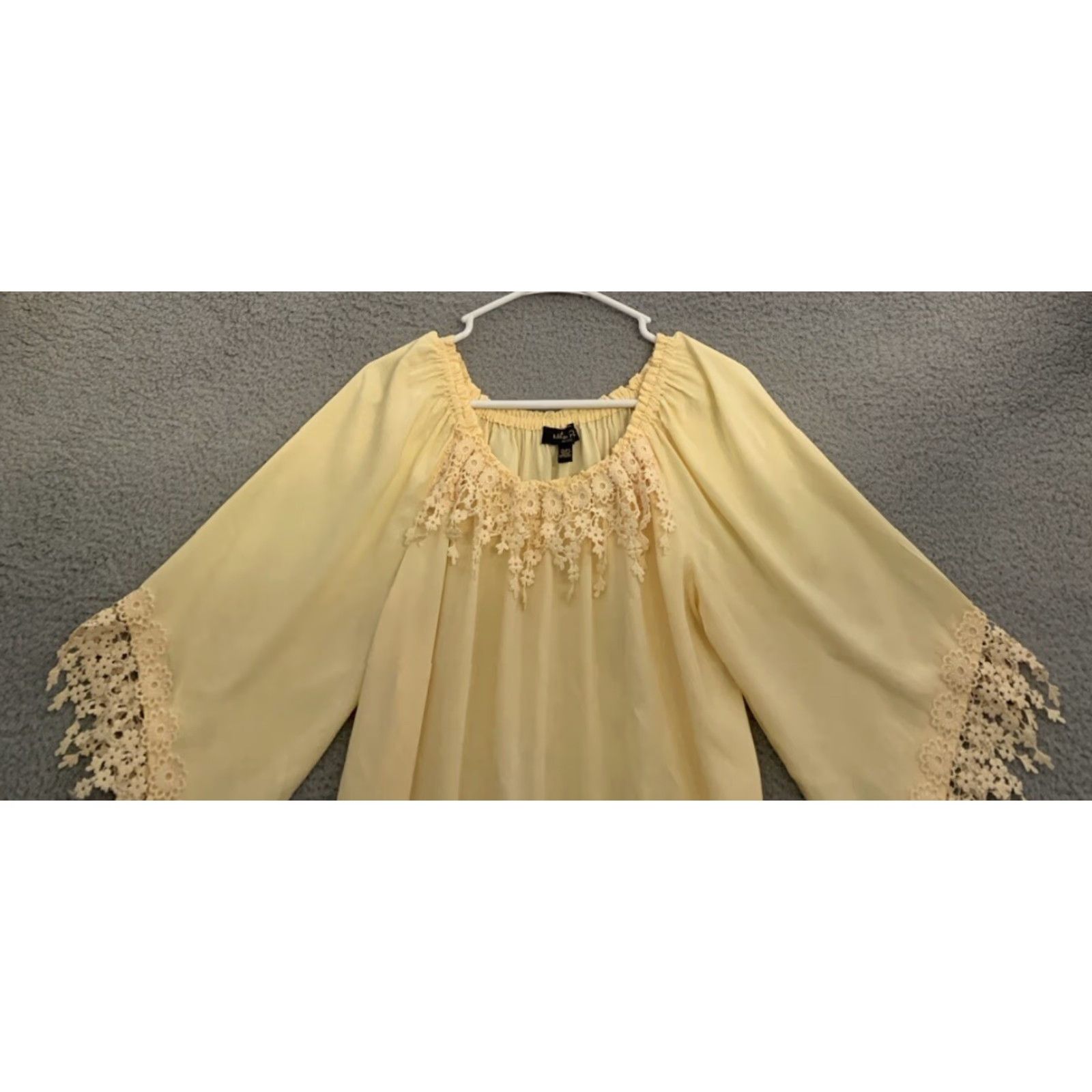 Melissa Melissa Paige Pullover Tunic Women’s Petite L 3/4 Sleeve Yellow 3 1/2” Slit Hem Blouse Knit Lightweight Slit 100% Rayon Flowy Boat Neck Casual Size L / US 10 / IT 46 - 2 Thumbnail