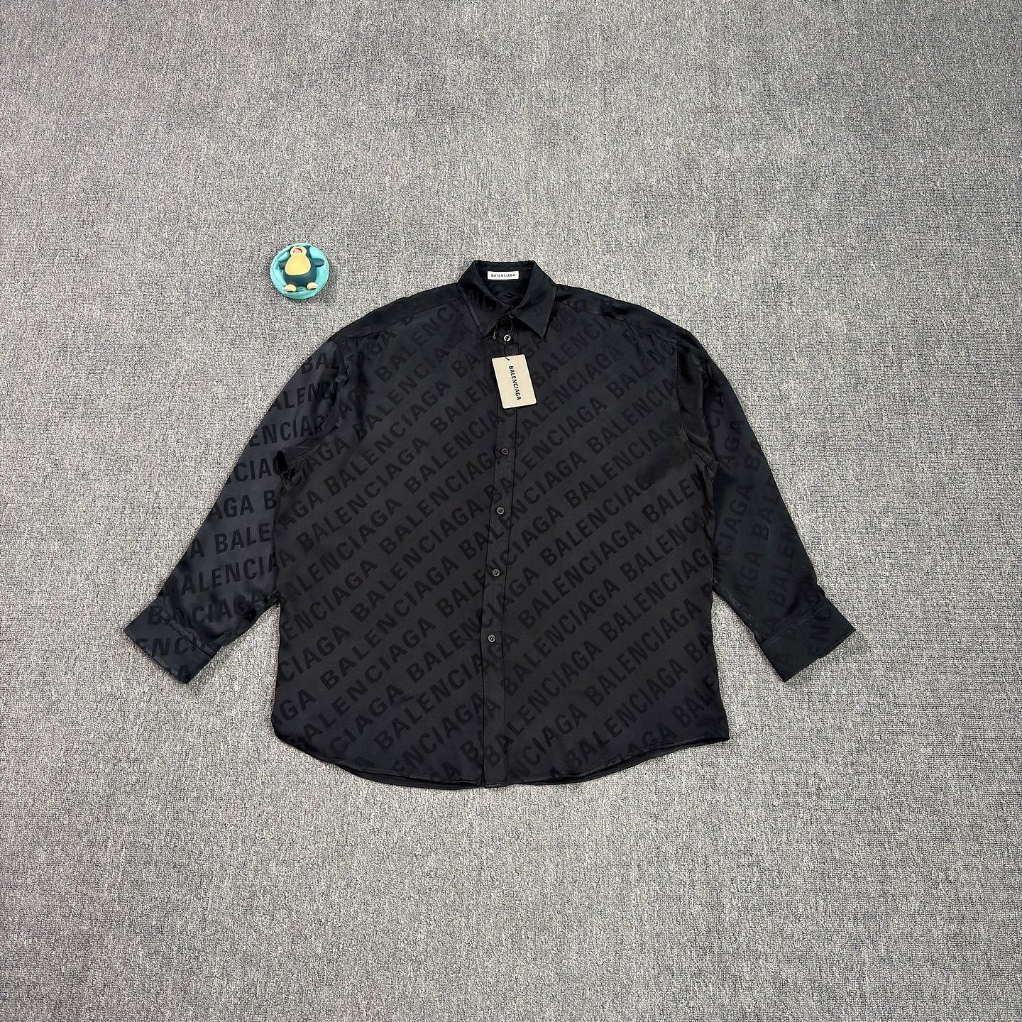 Balenciaga Balenciaga All Over Logo Silk Shirt Size S Size US S / EU 44-46 / 1 - 1 Thumbnail
