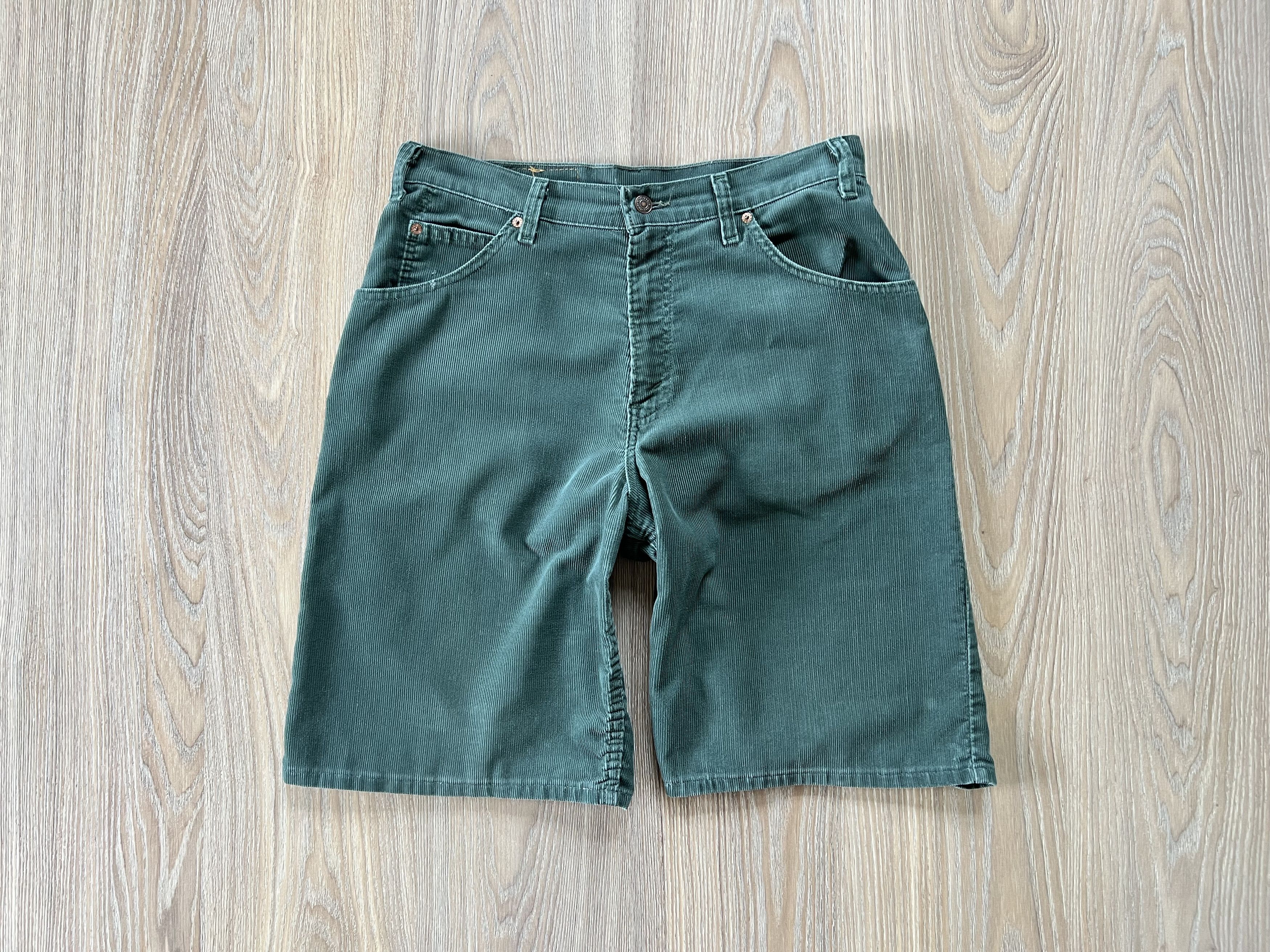 image of Levis 565 Corduroy Wide Leg Shorts in Green, Men's (Size 32)
