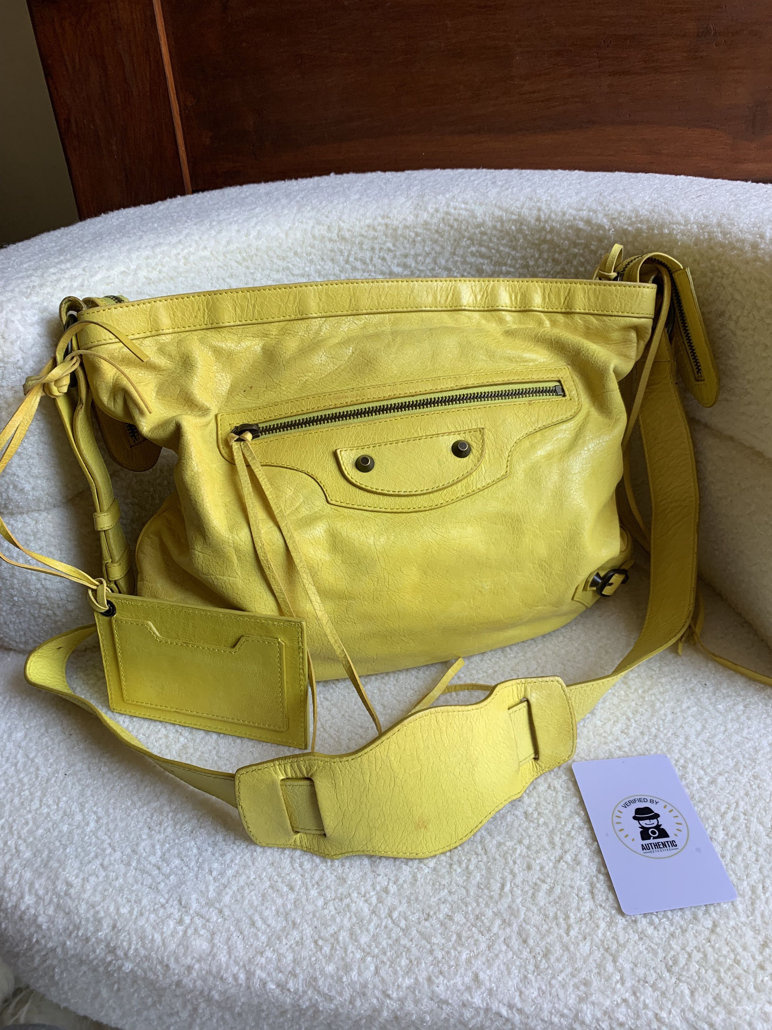 Balenciaga Authentic Balenciaga city Messenger Crossbody Bag Size ONE SIZE - 1 Thumbnail